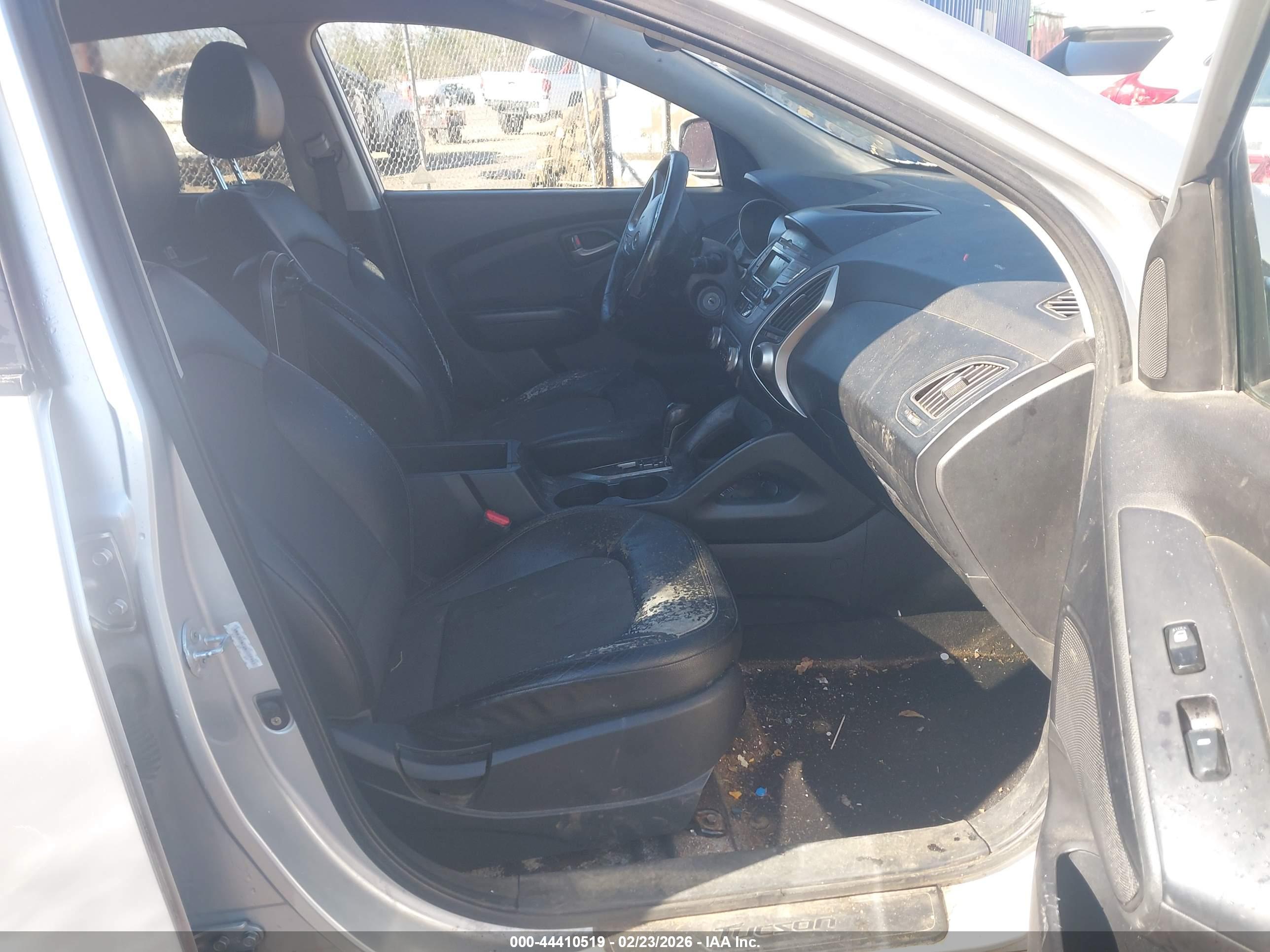 HYUNDAI TUCSON image 5