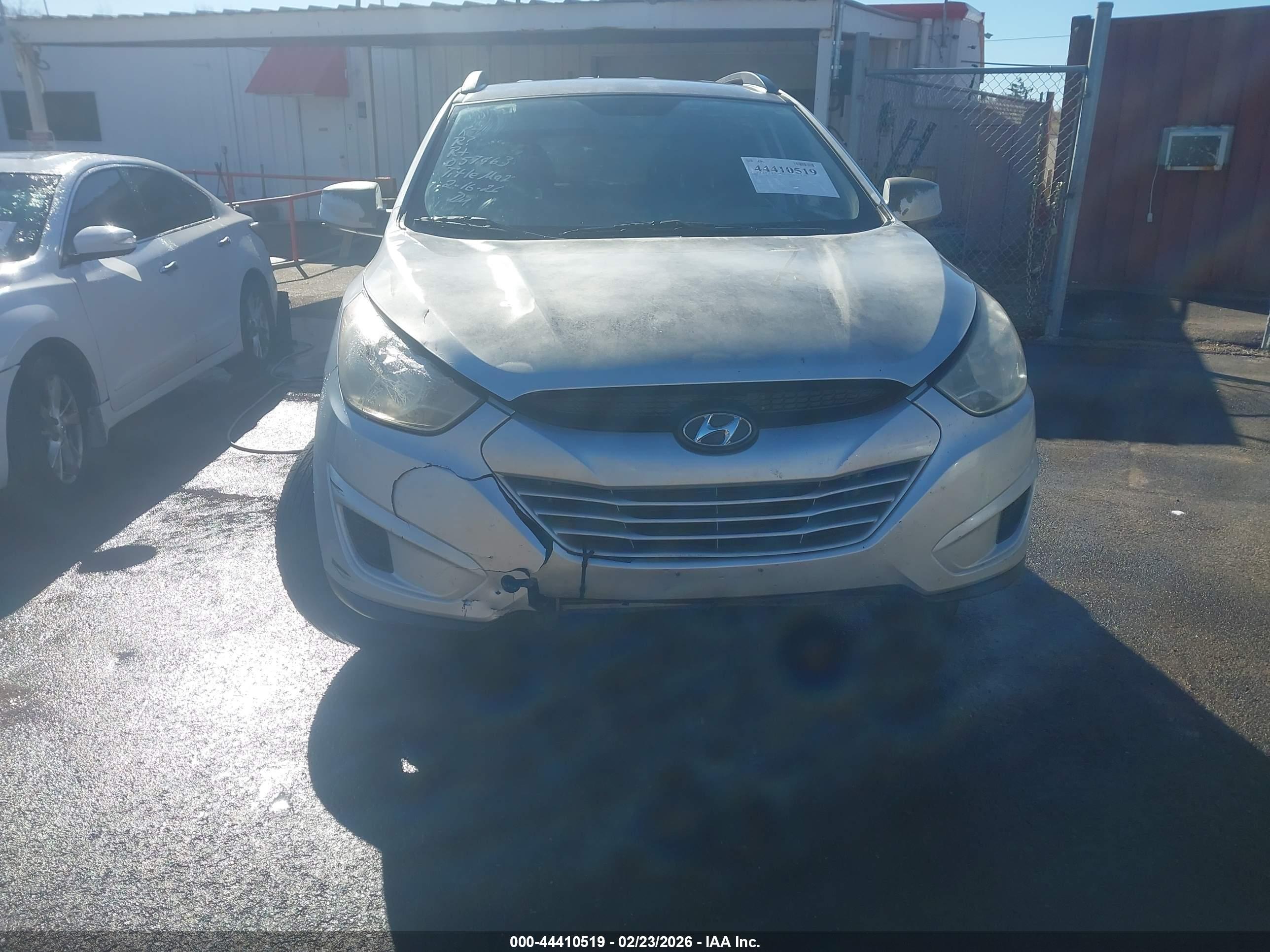HYUNDAI TUCSON image 6