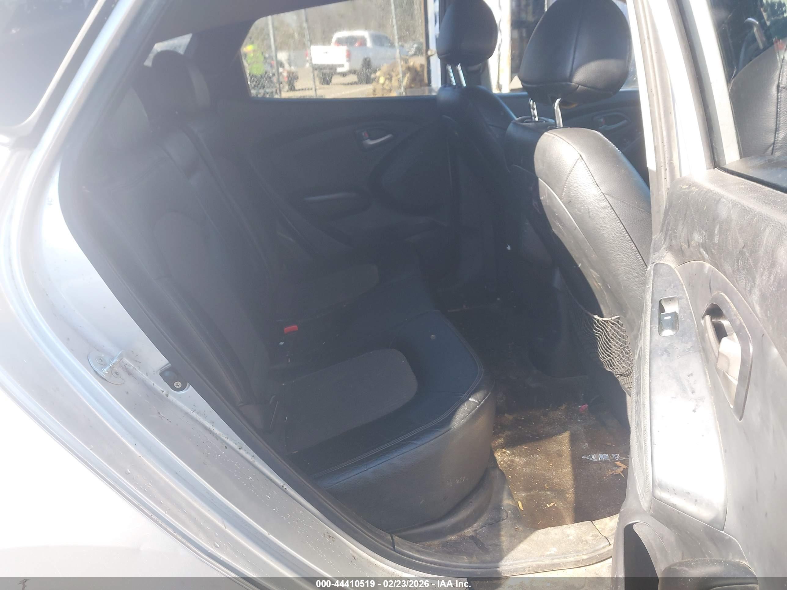HYUNDAI TUCSON image 8
