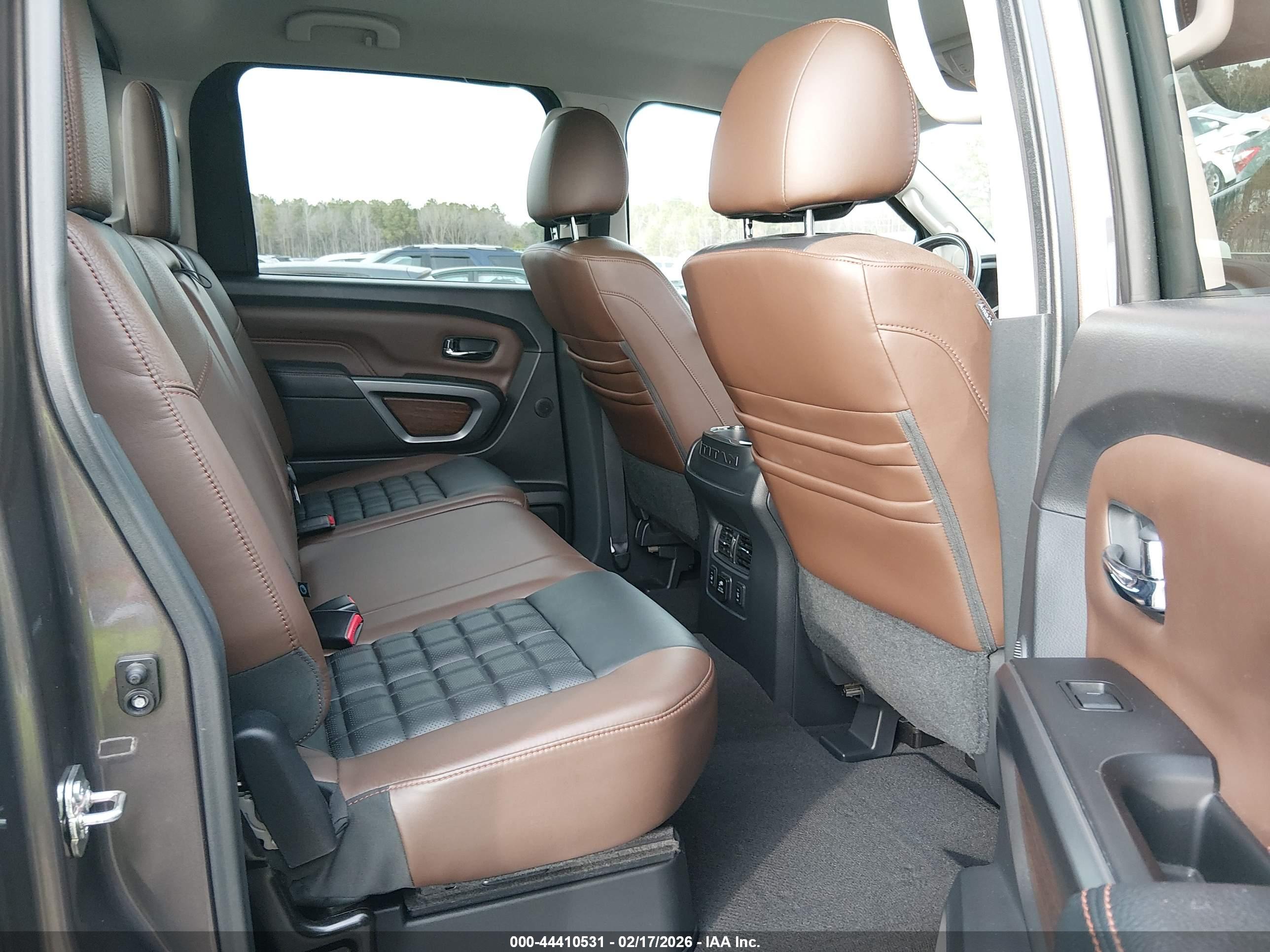 NISSAN TITAN image 8