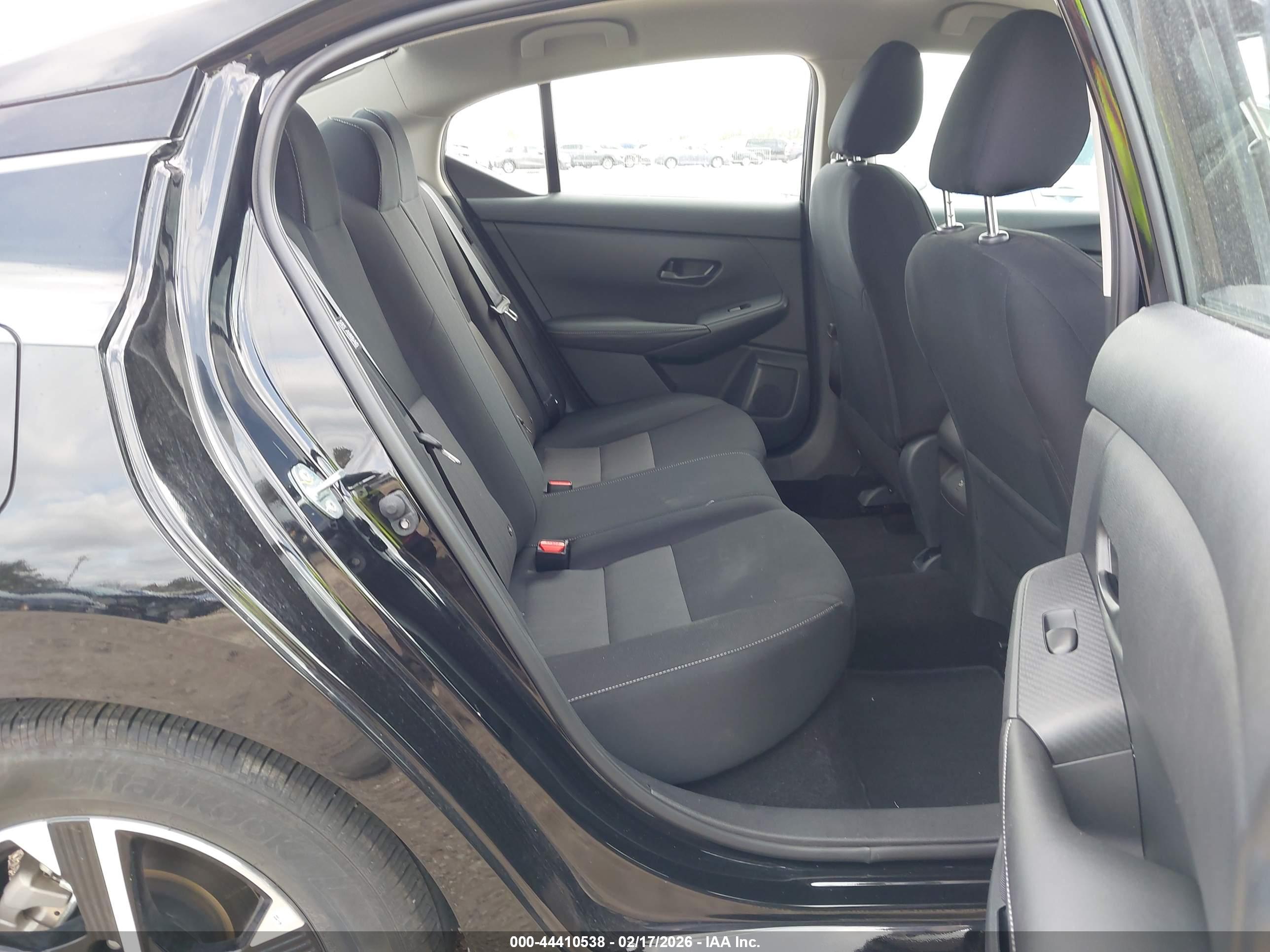 NISSAN SENTRA image 8