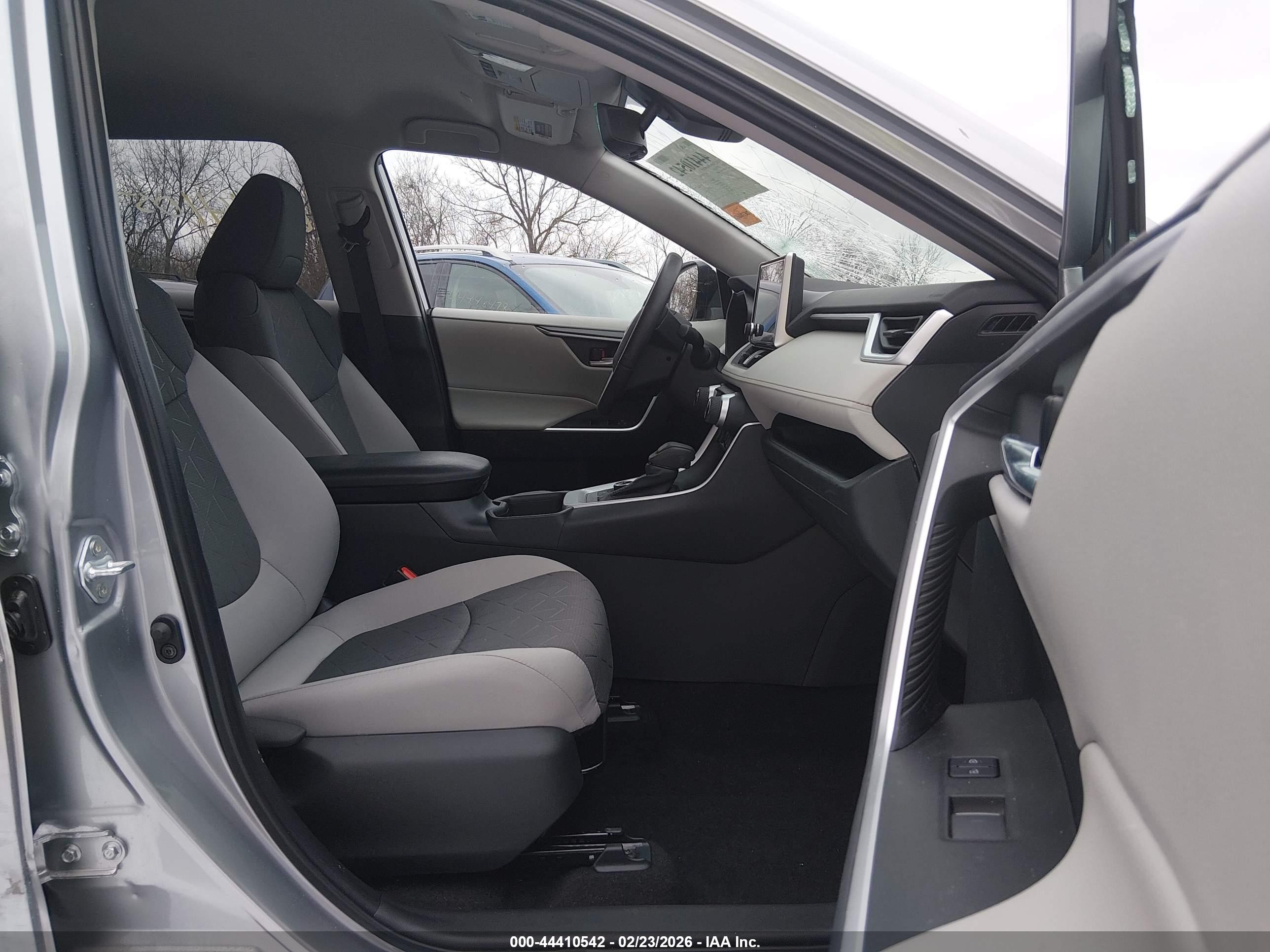 TOYOTA RAV4 image 5