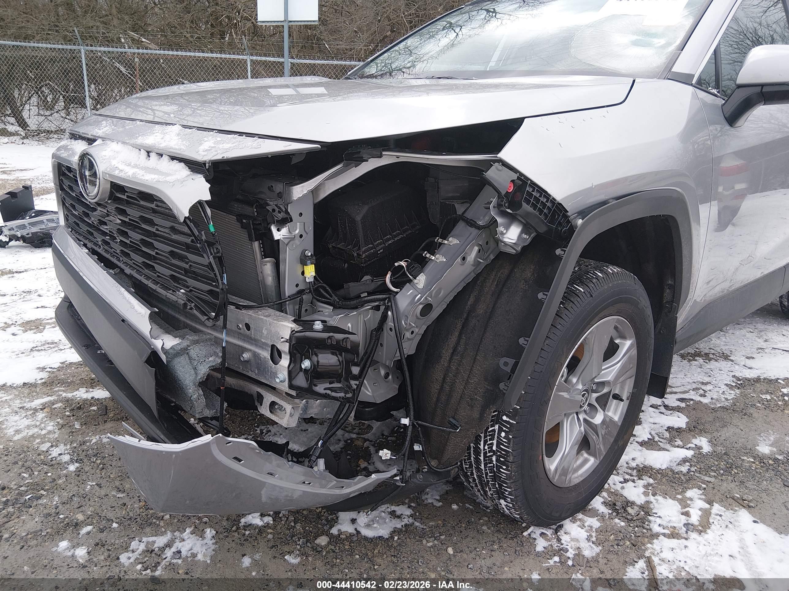 TOYOTA RAV4 image 6