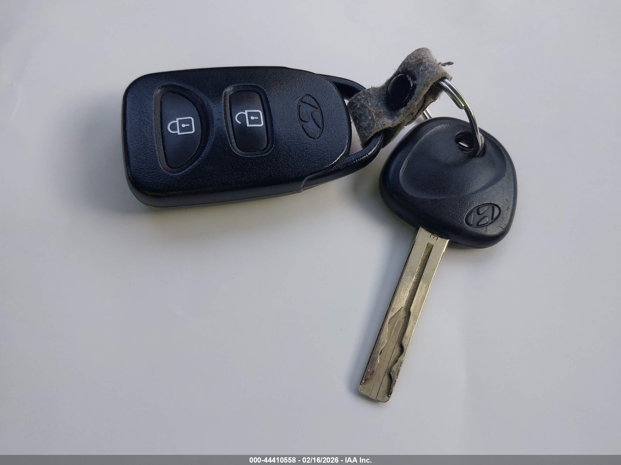 HYUNDAI TUCSON image 11