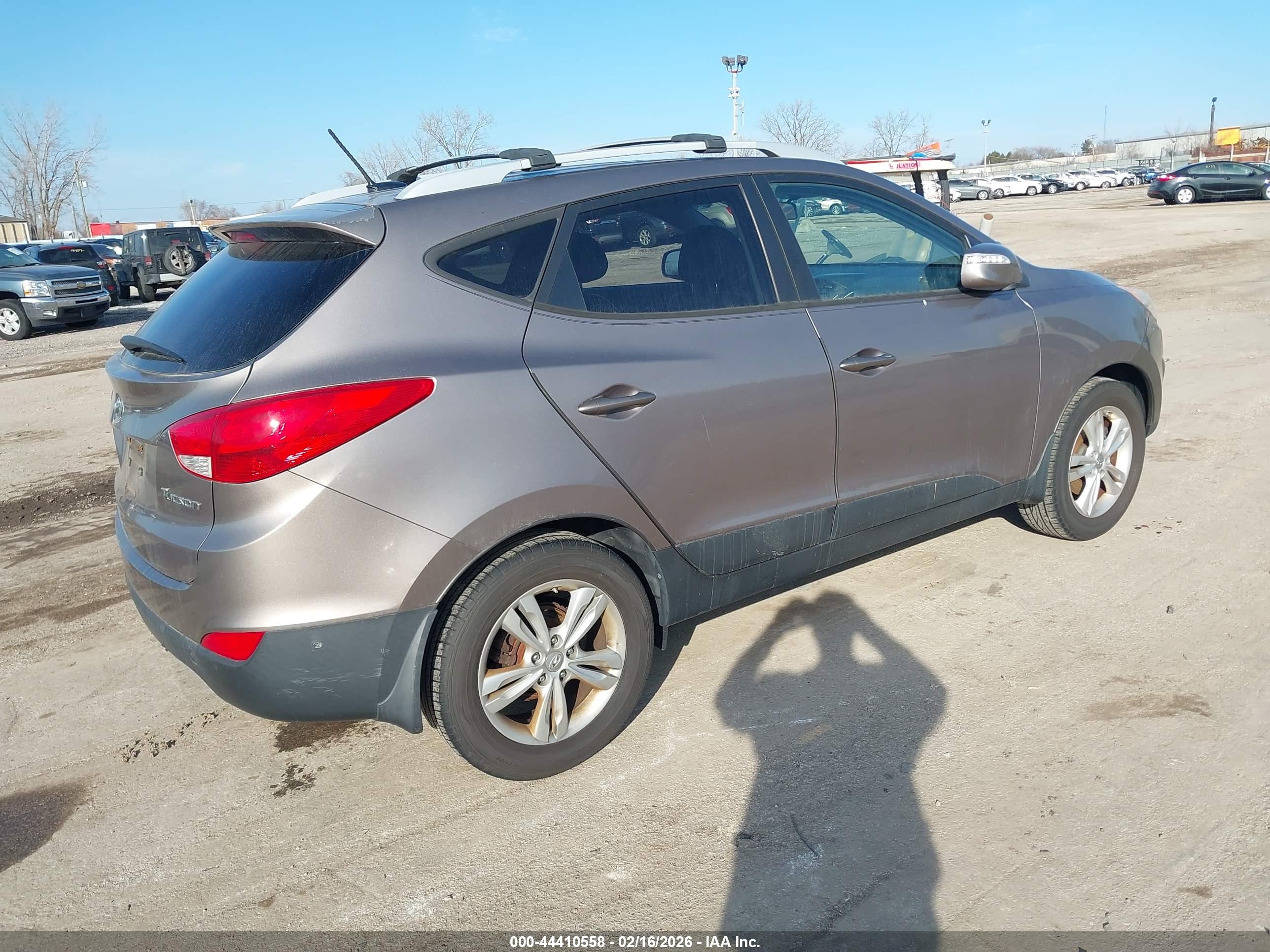 HYUNDAI TUCSON image 4