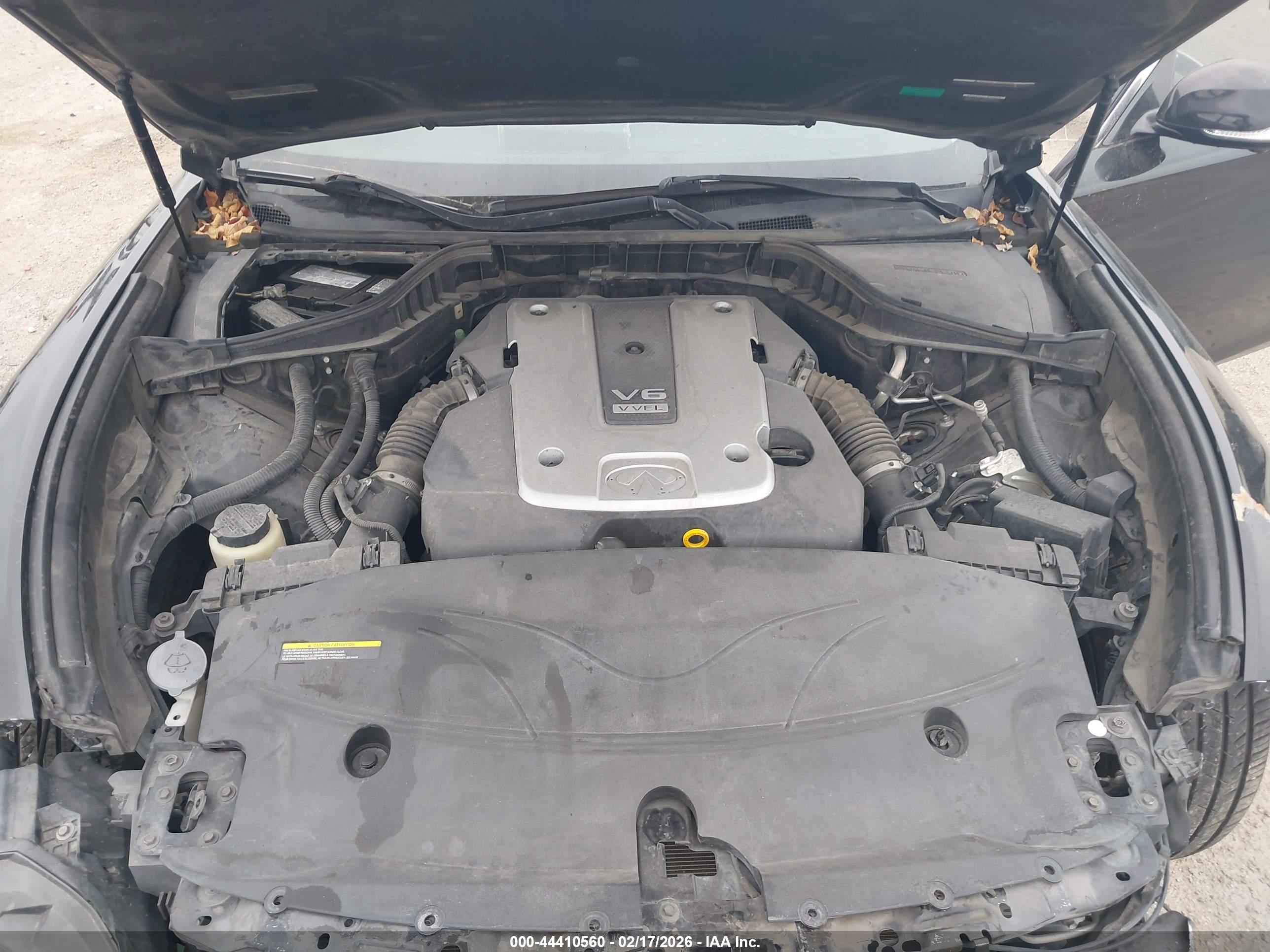 INFINITI Q70L image 10
