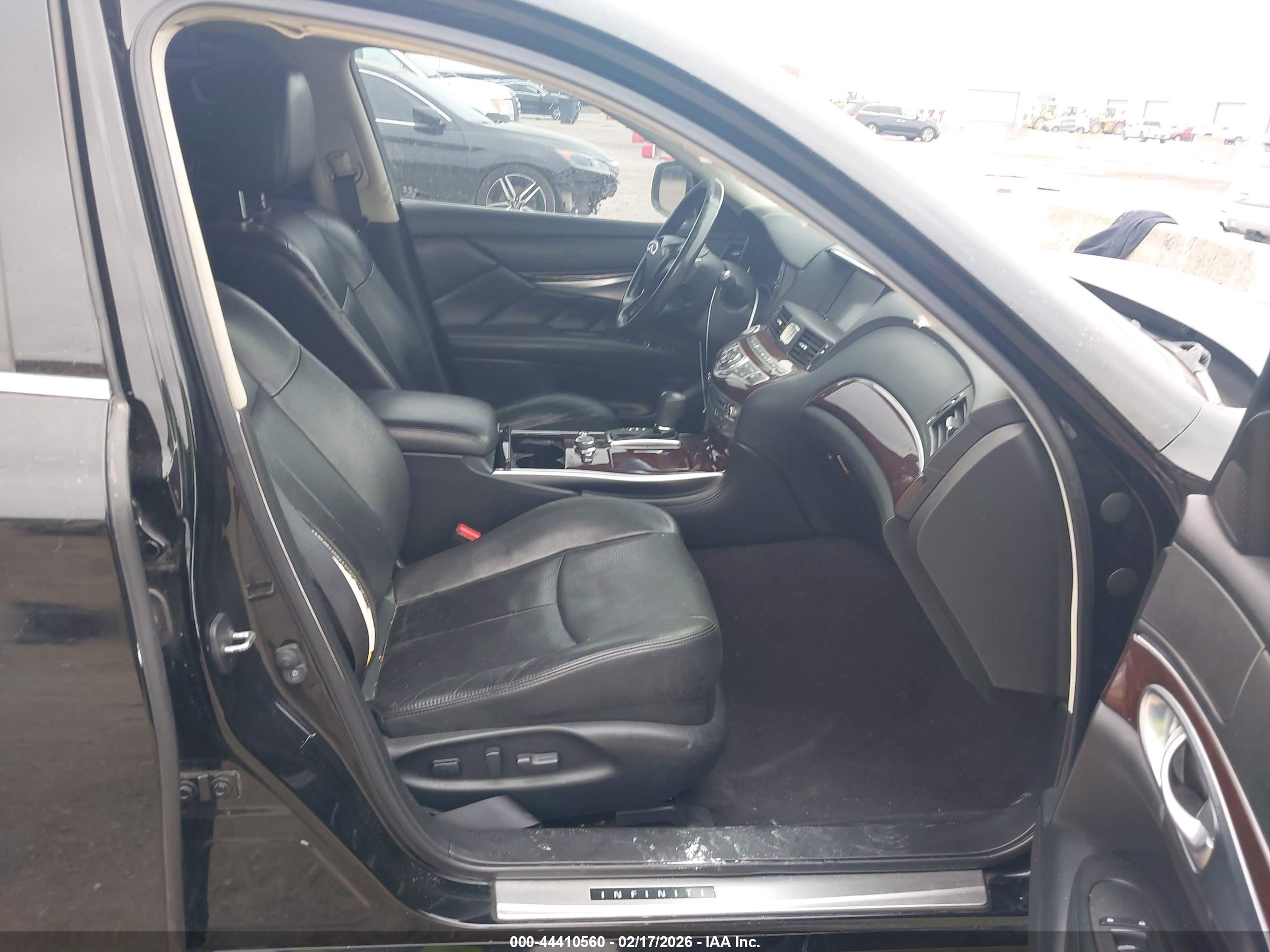 INFINITI Q70L image 5