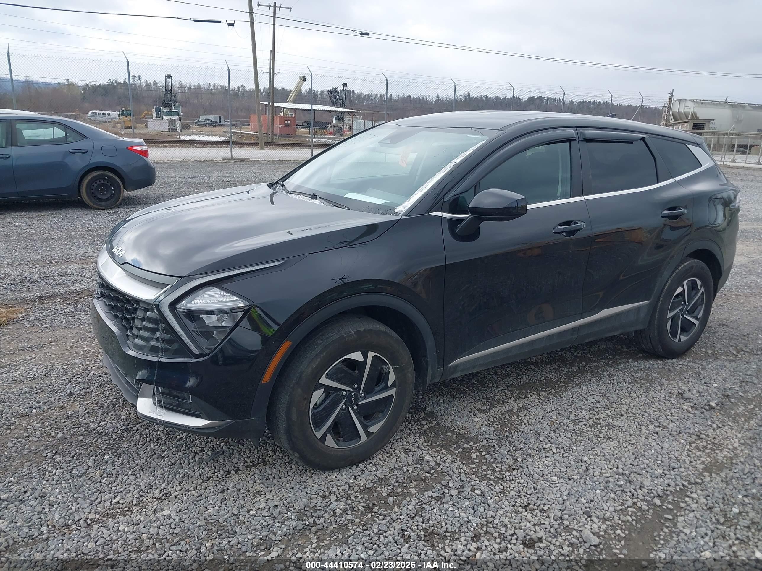 KIA SPORTAGE image 2