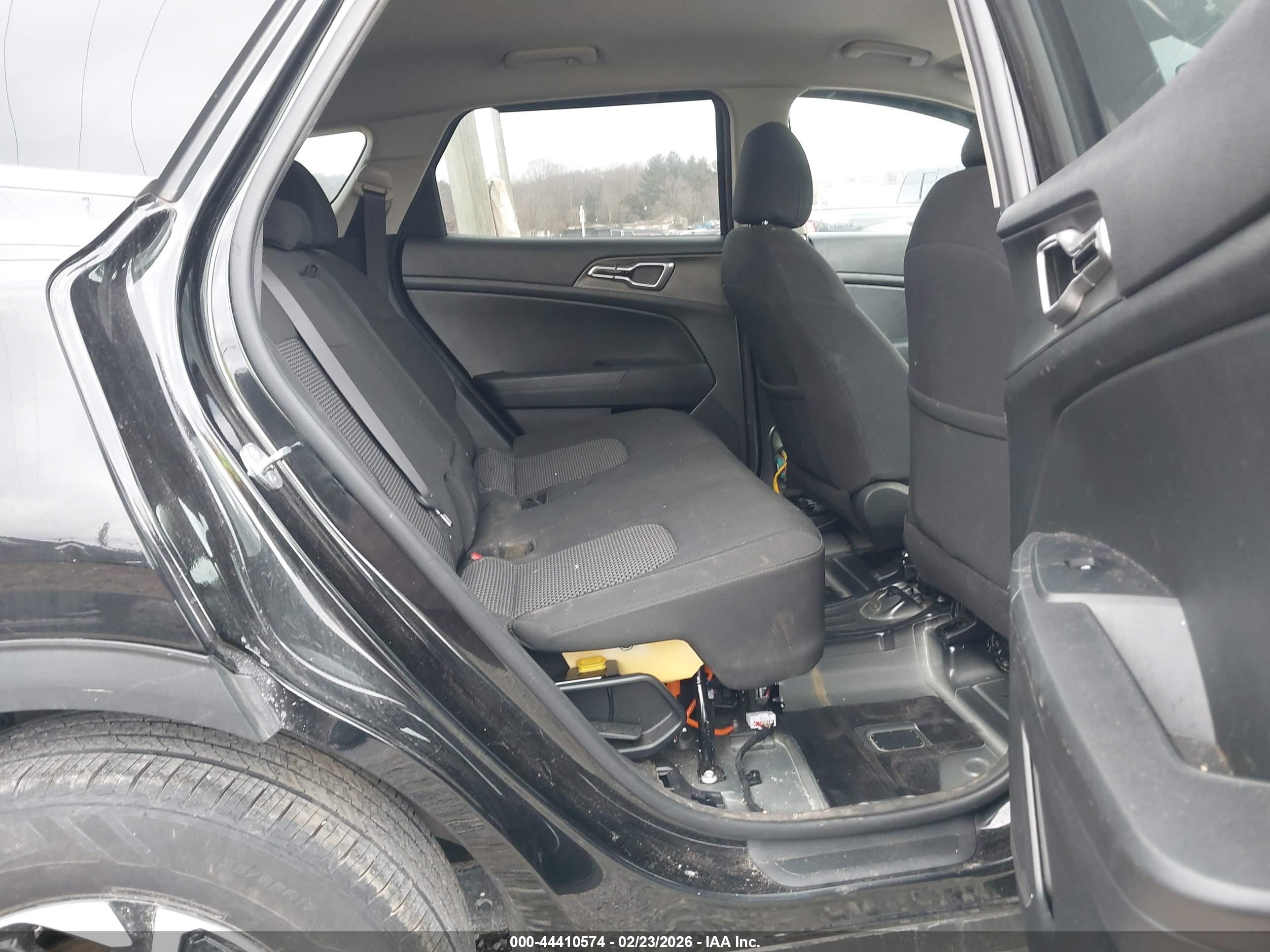 KIA SPORTAGE image 8