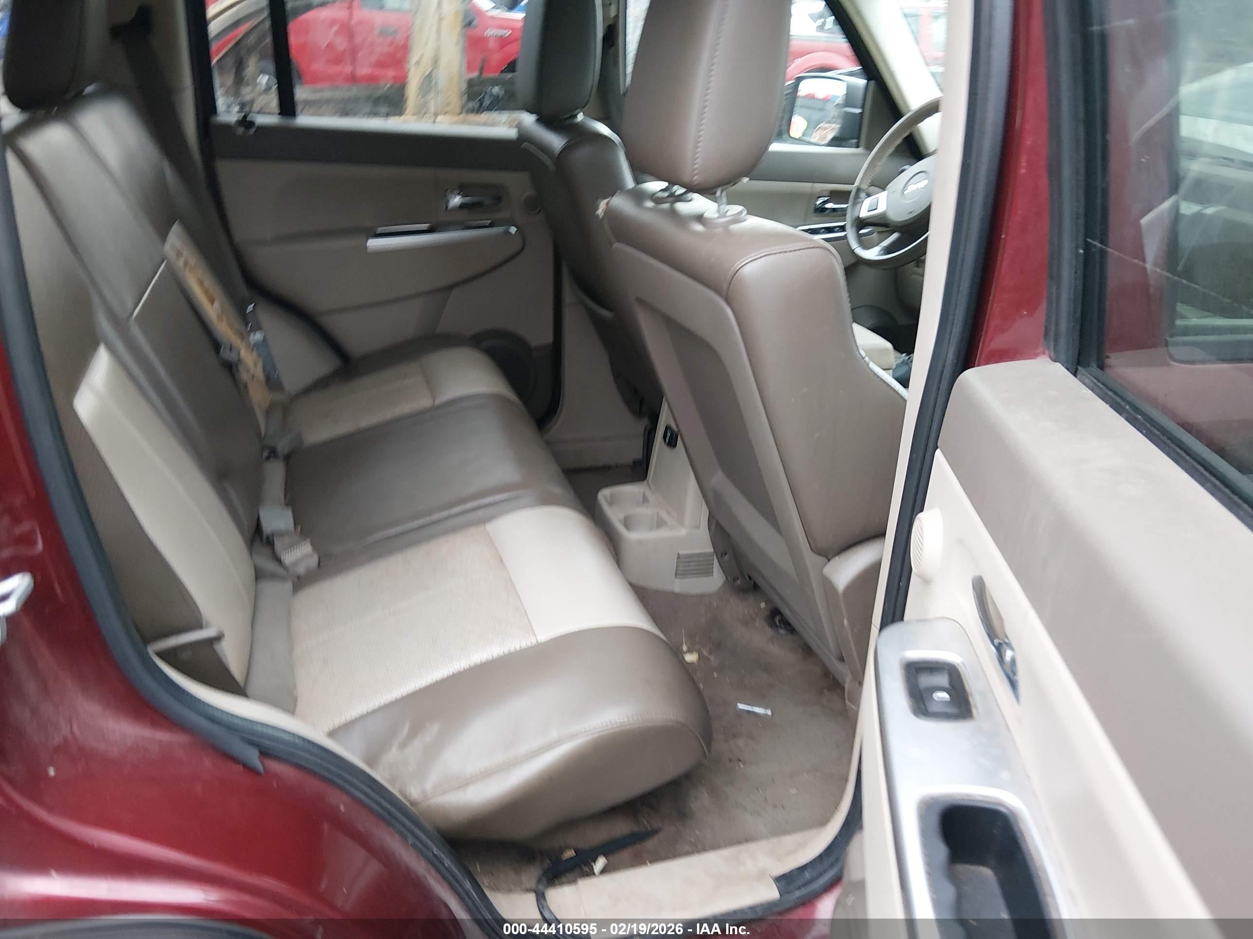 JEEP LIBERTY image 8
