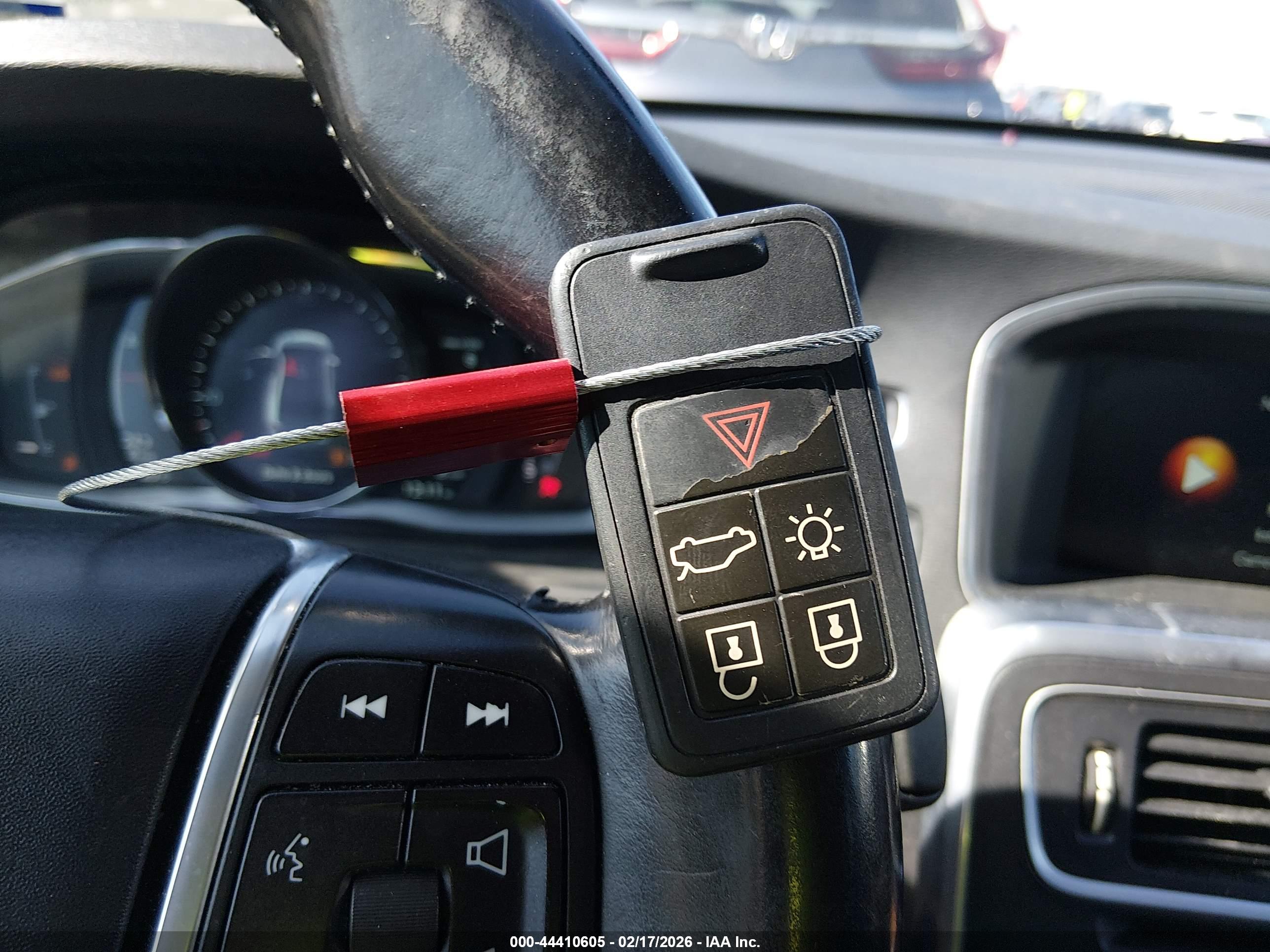 VOLVO S60 image 11