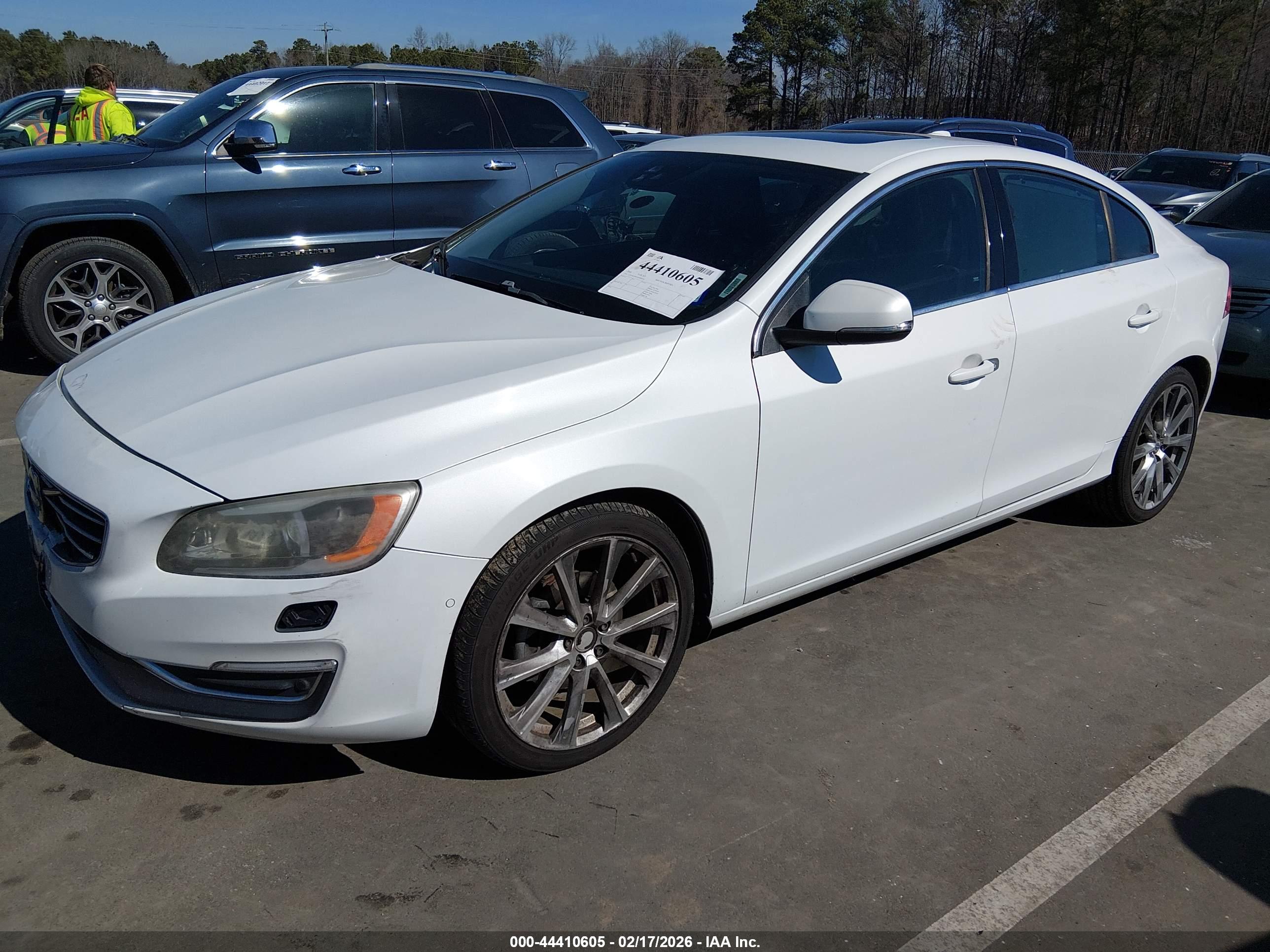 VOLVO S60 image 2
