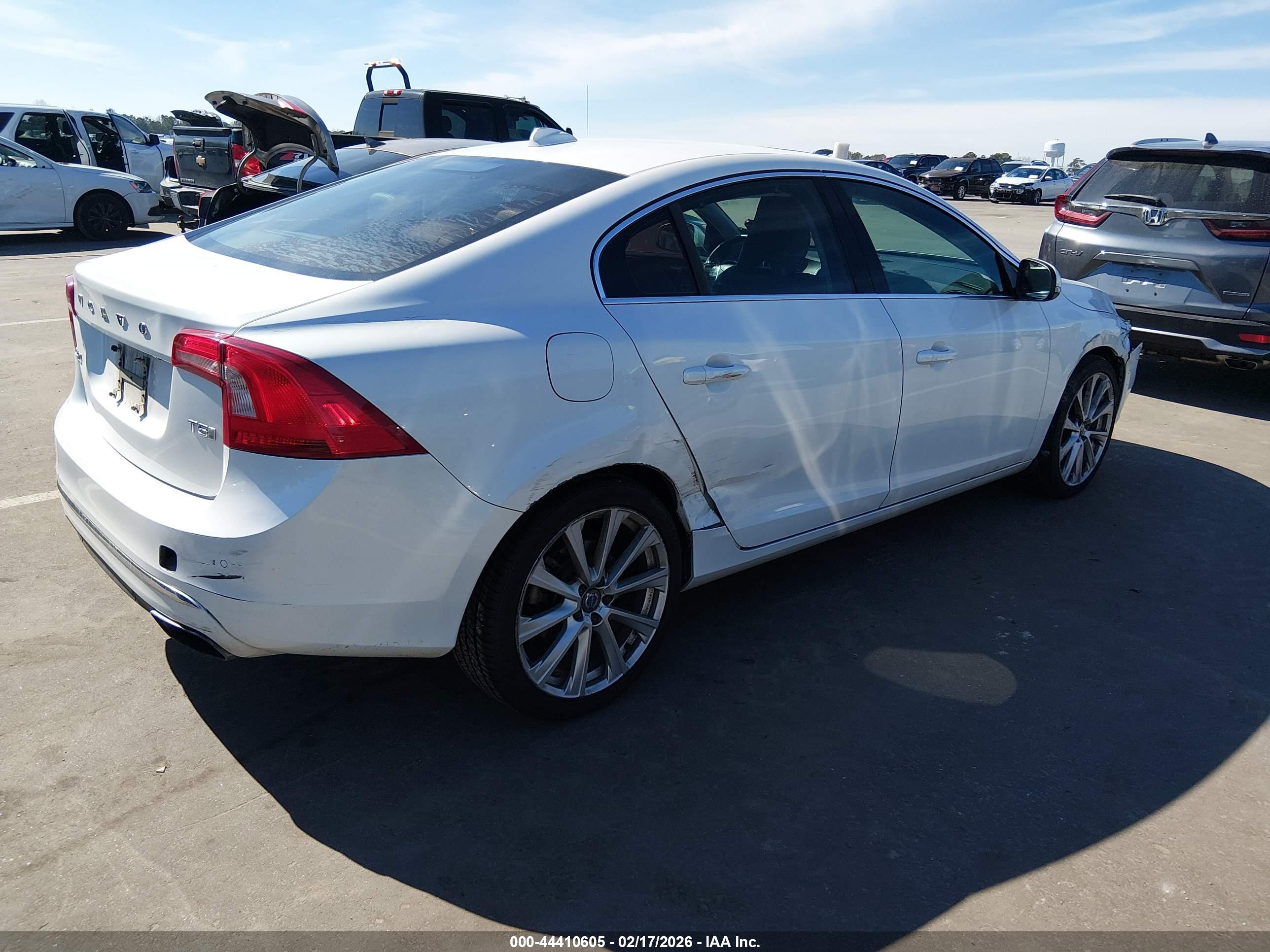VOLVO S60 image 4
