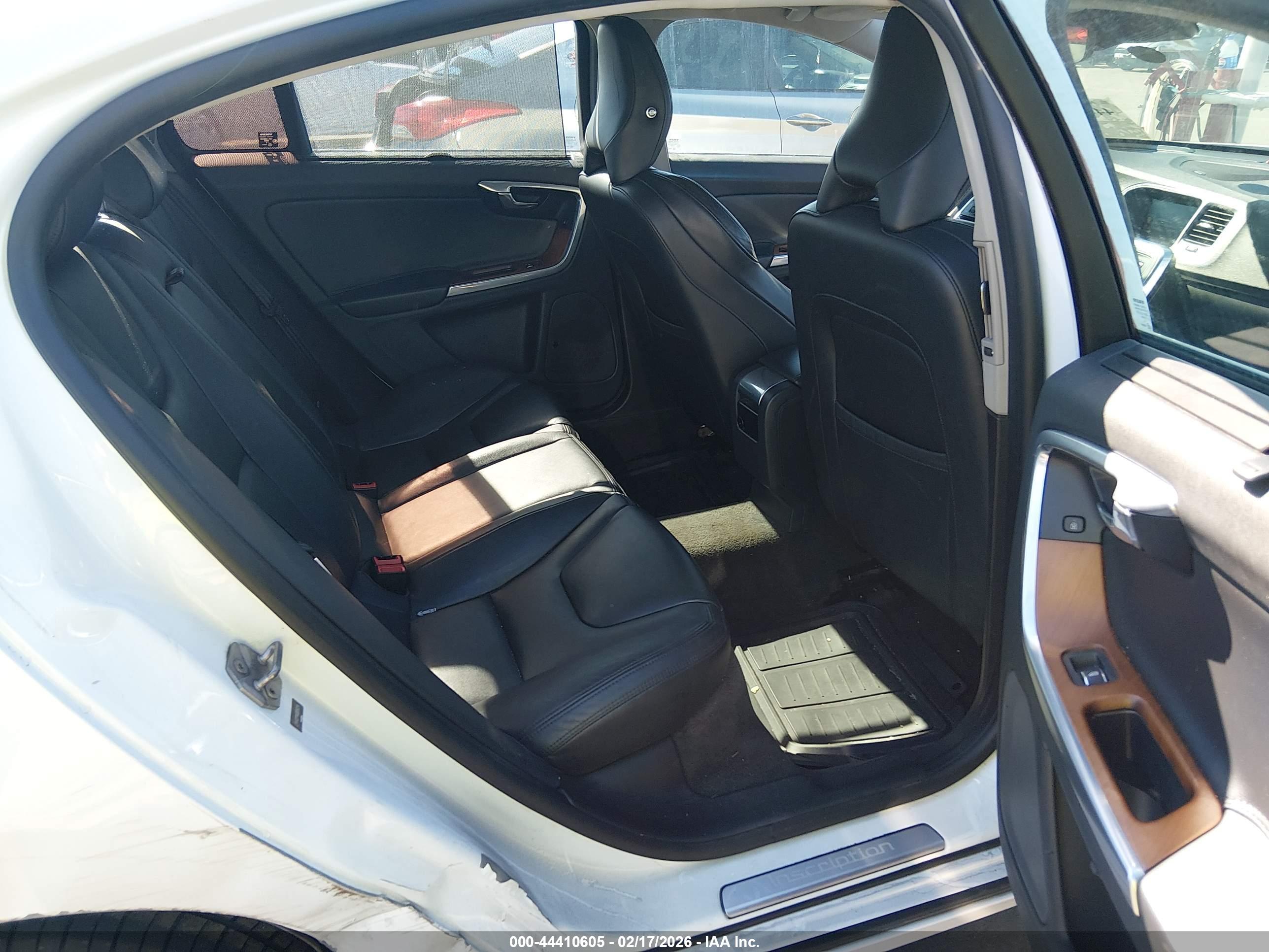 VOLVO S60 image 8