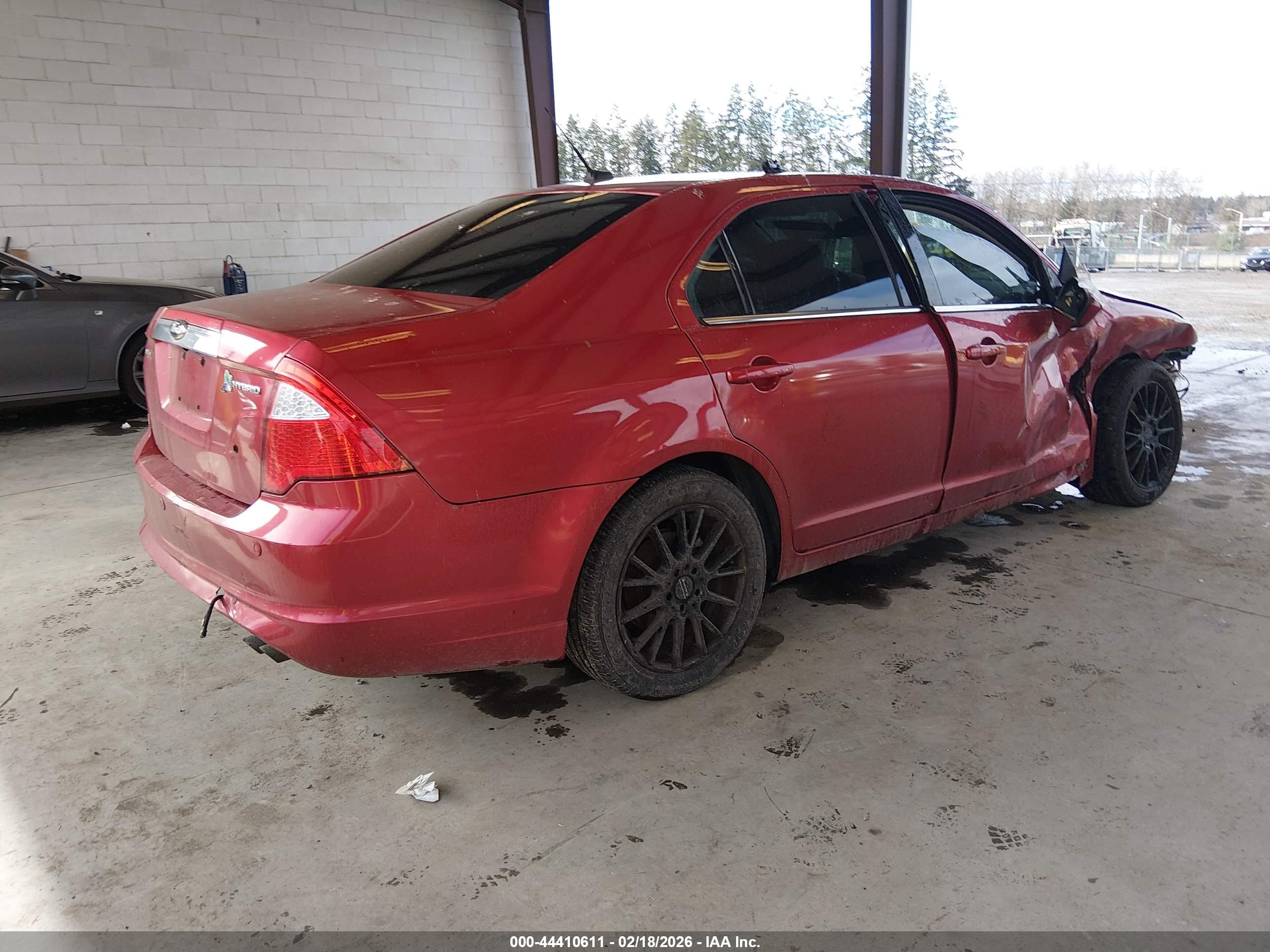 FORD FUSION image 4