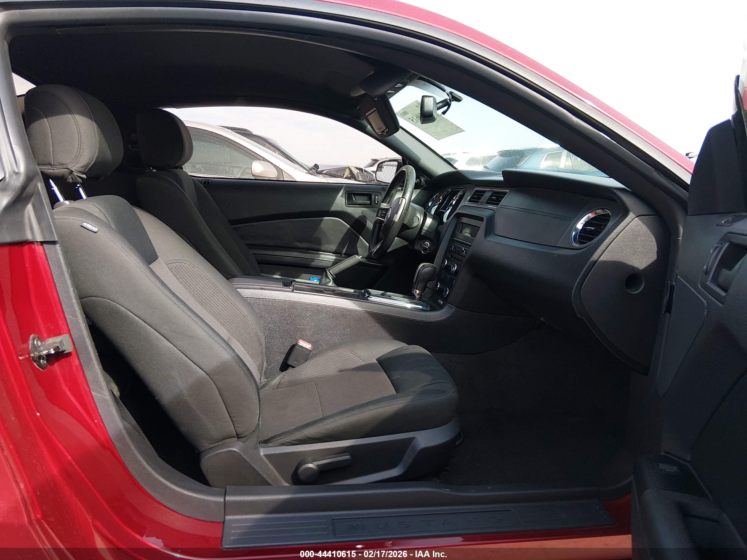 FORD MUSTANG image 5