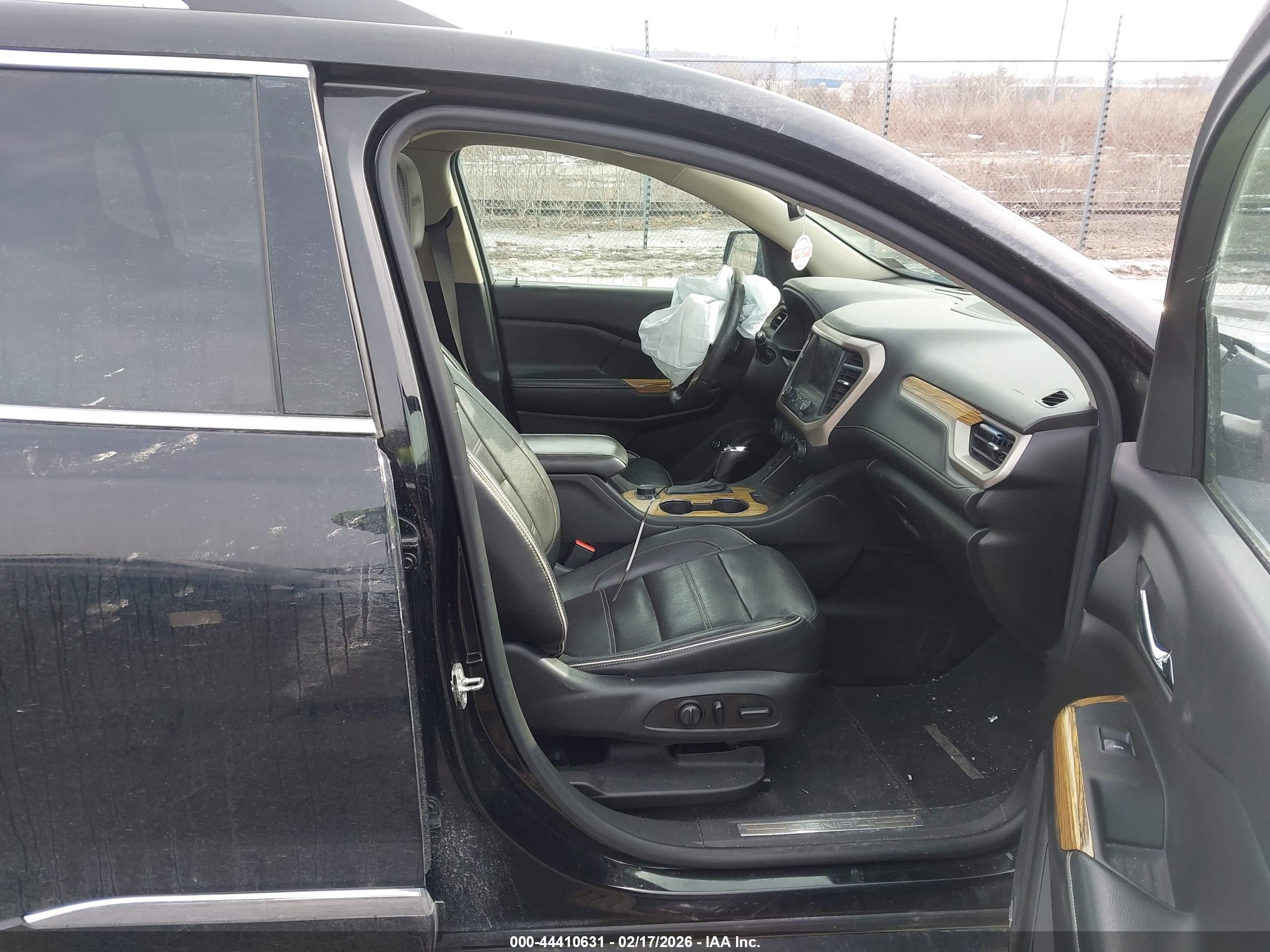 GMC ACADIA image 5