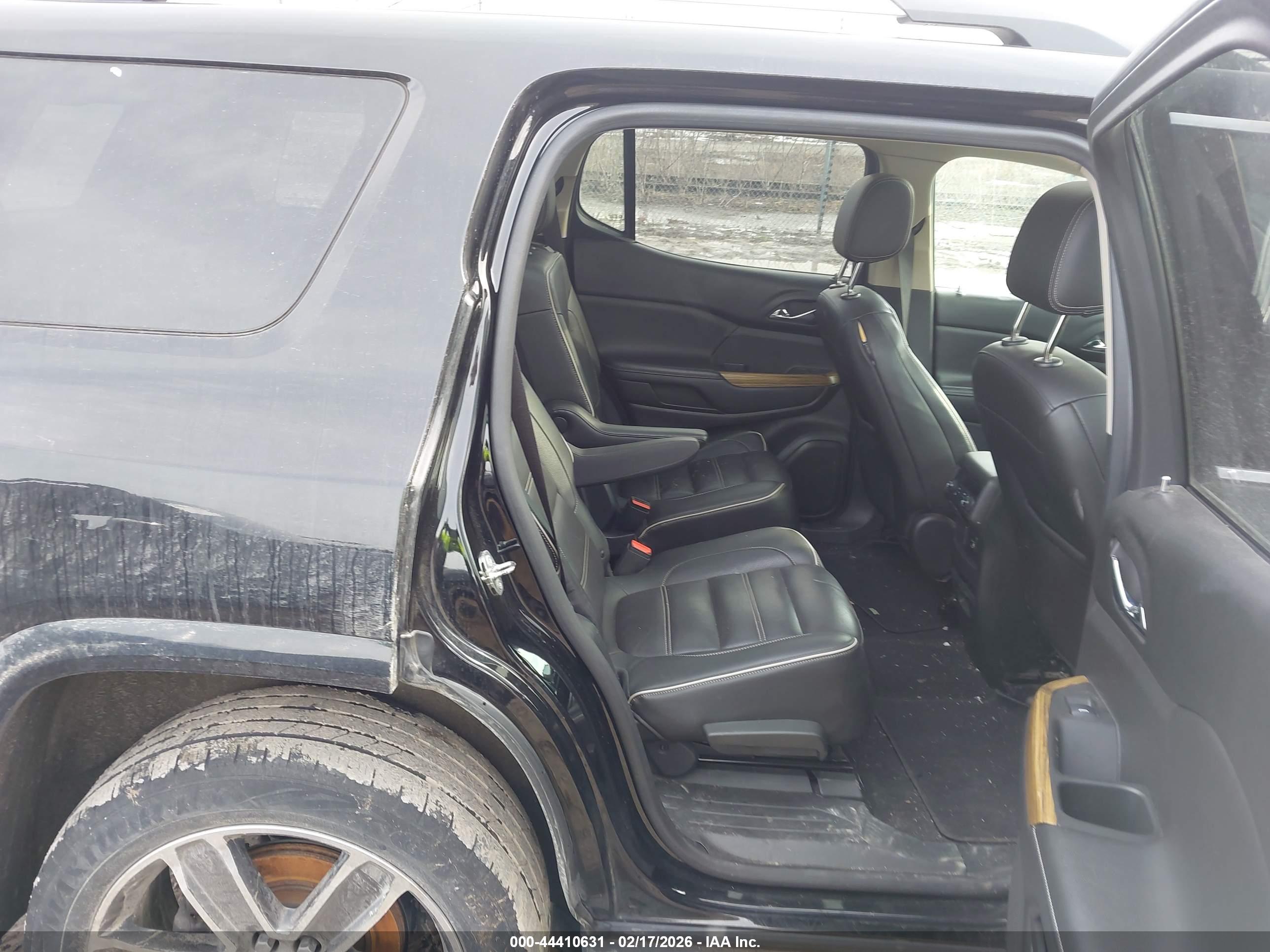 GMC ACADIA image 8