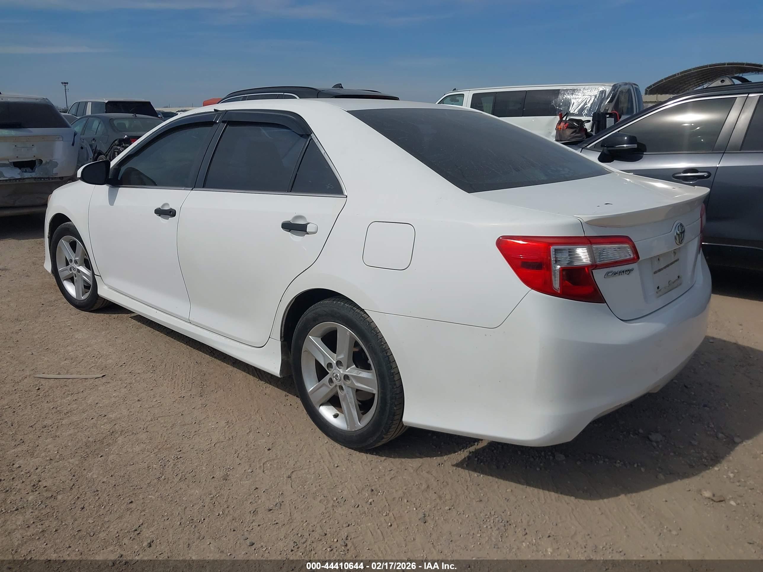 TOYOTA CAMRY image 3