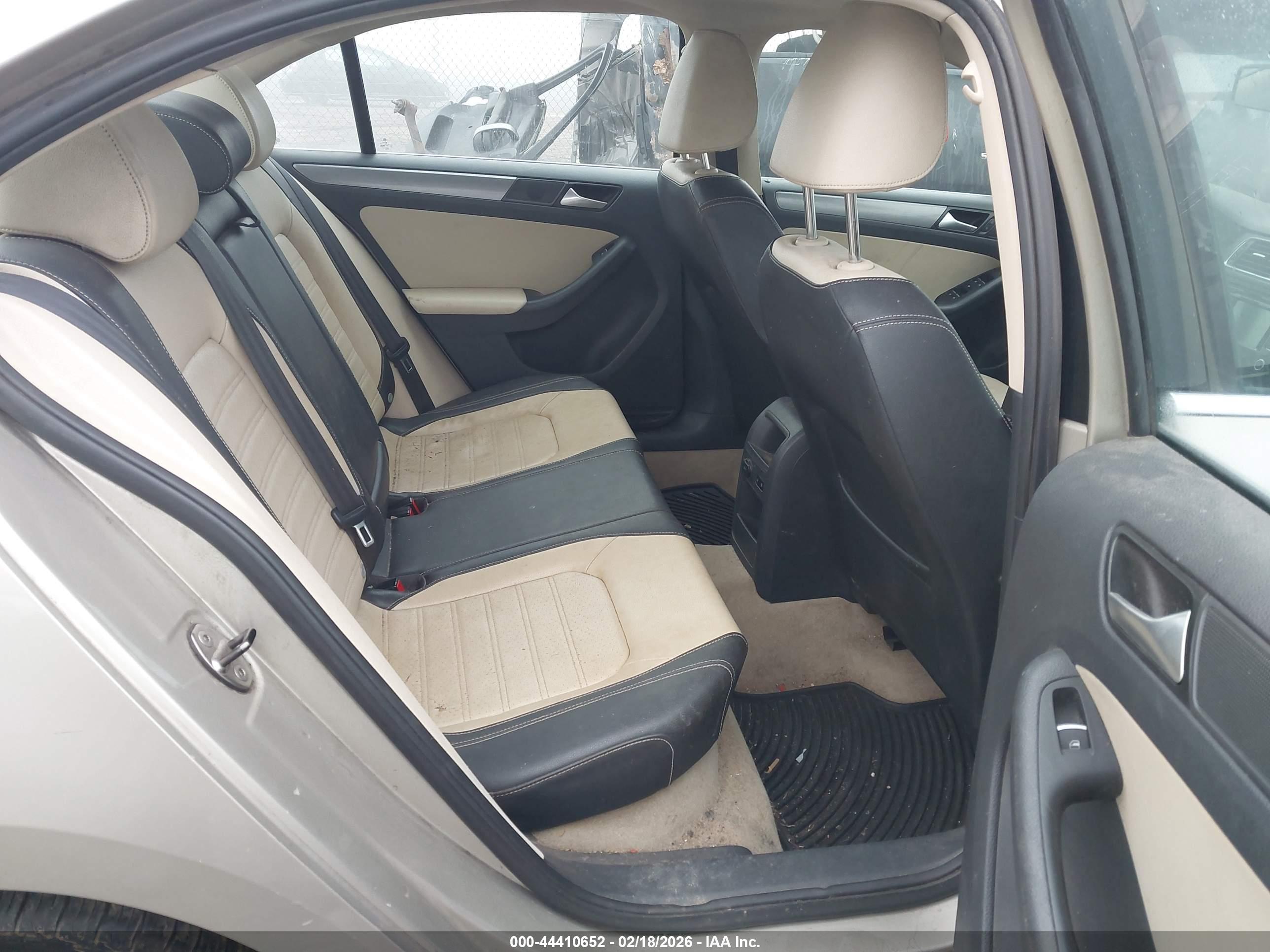 VOLKSWAGEN JETTA image 8