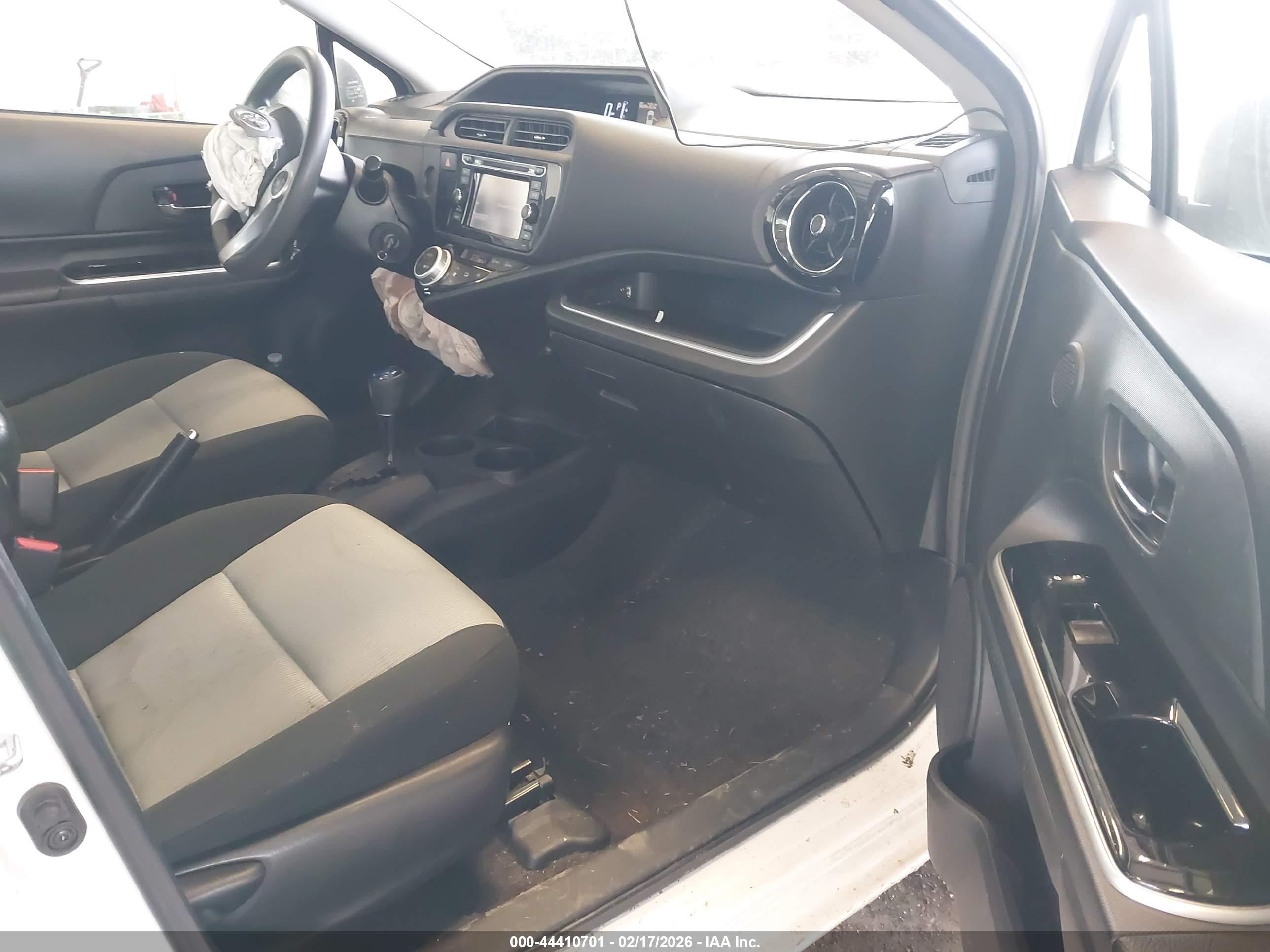 TOYOTA PRIUS image 5