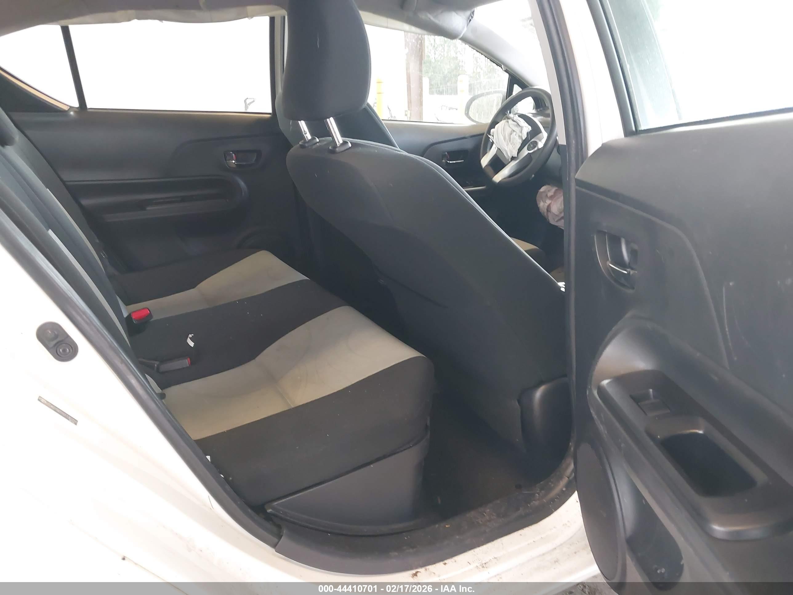 TOYOTA PRIUS image 8