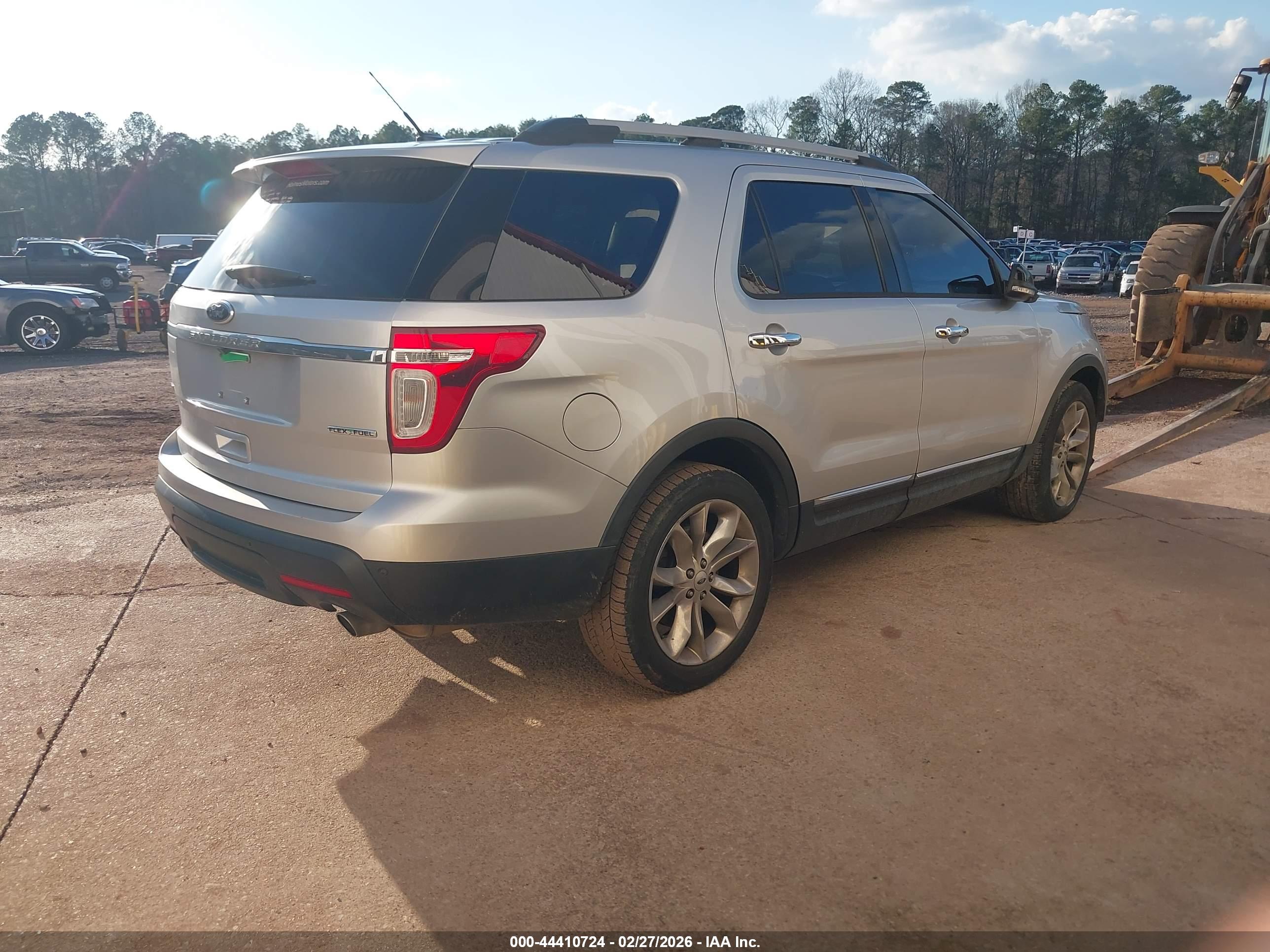 FORD EXPLORER image 4