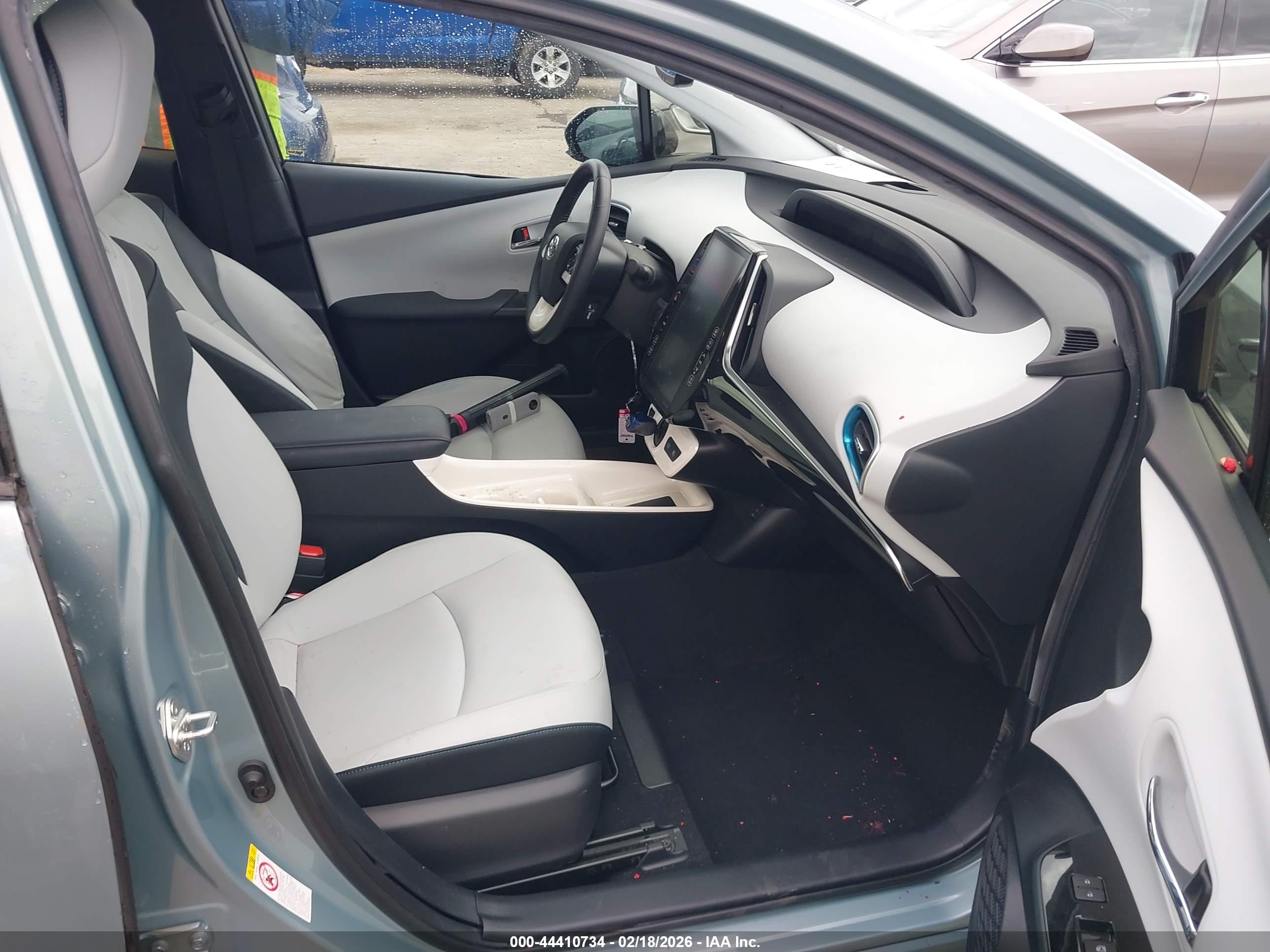 TOYOTA PRIUS image 5