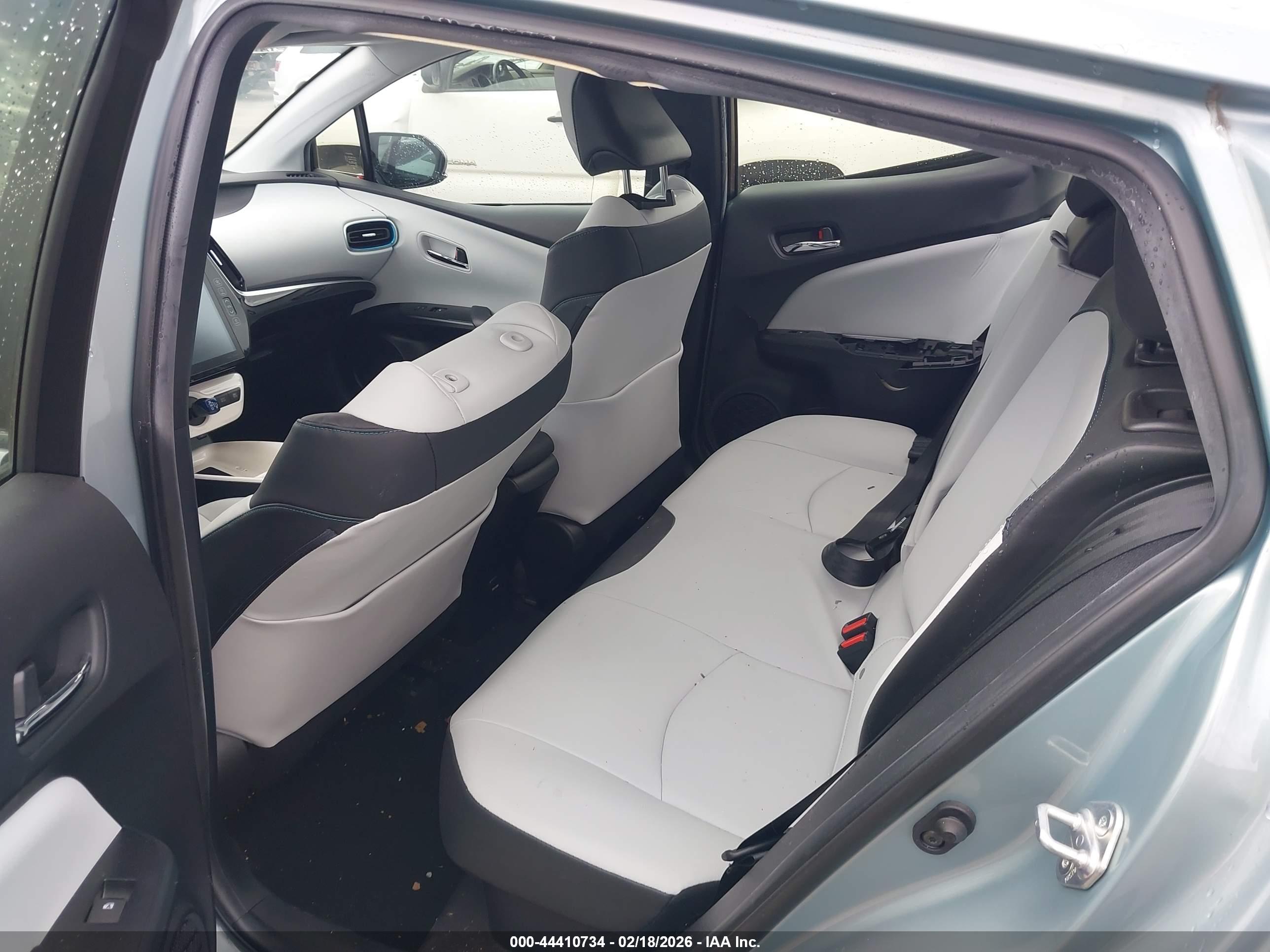TOYOTA PRIUS image 8