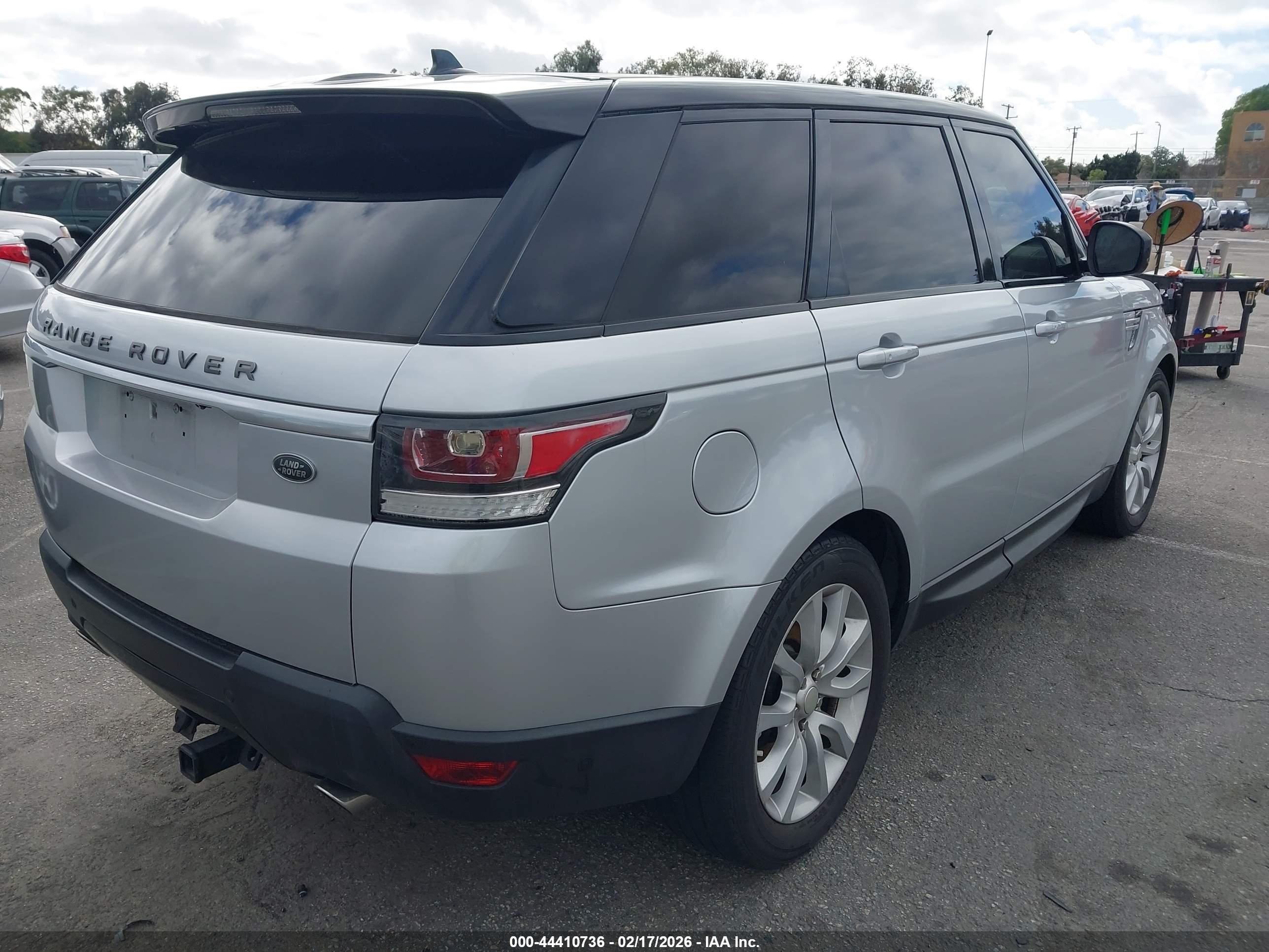 LAND ROVER image 4