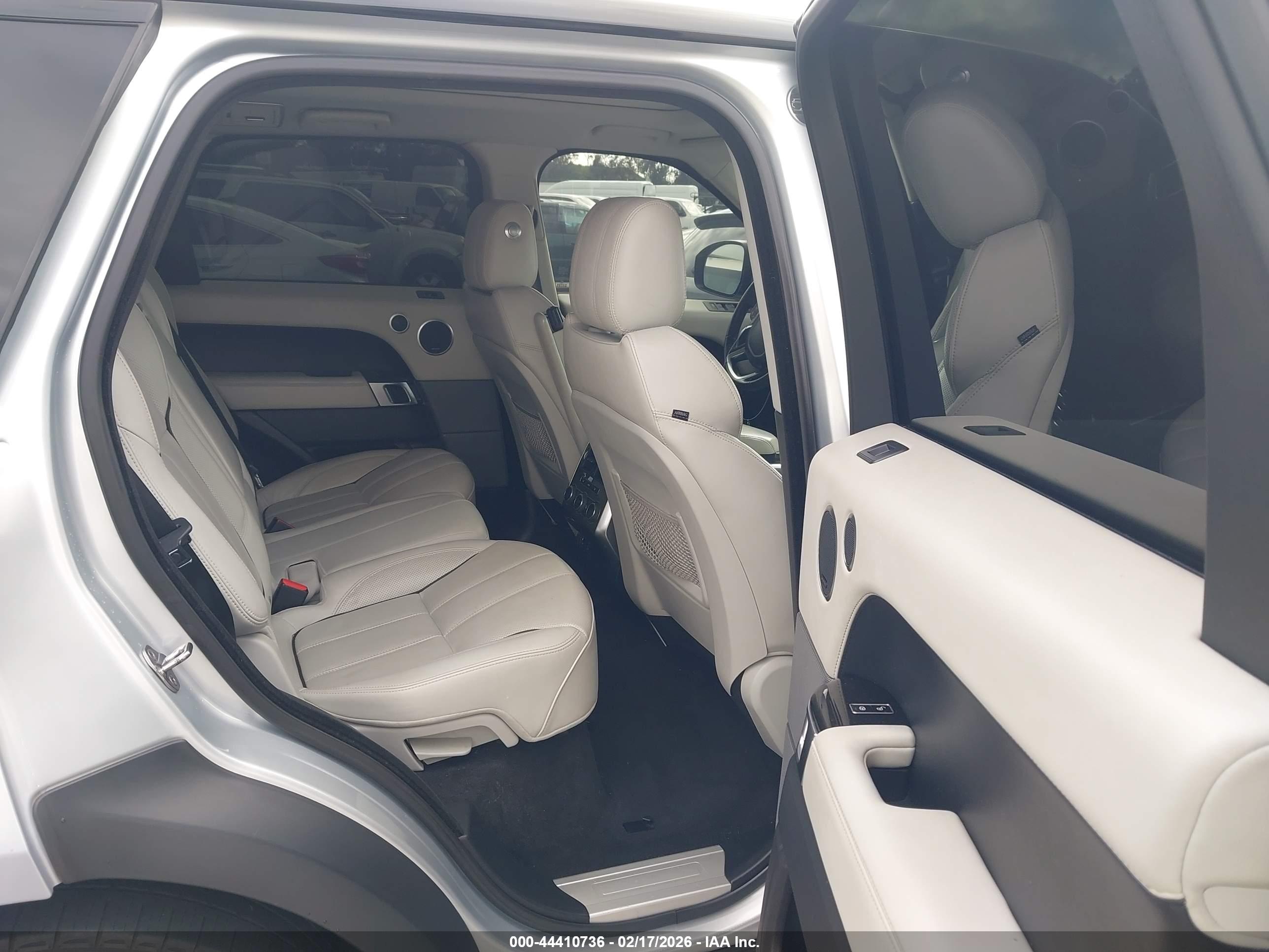LAND ROVER image 8