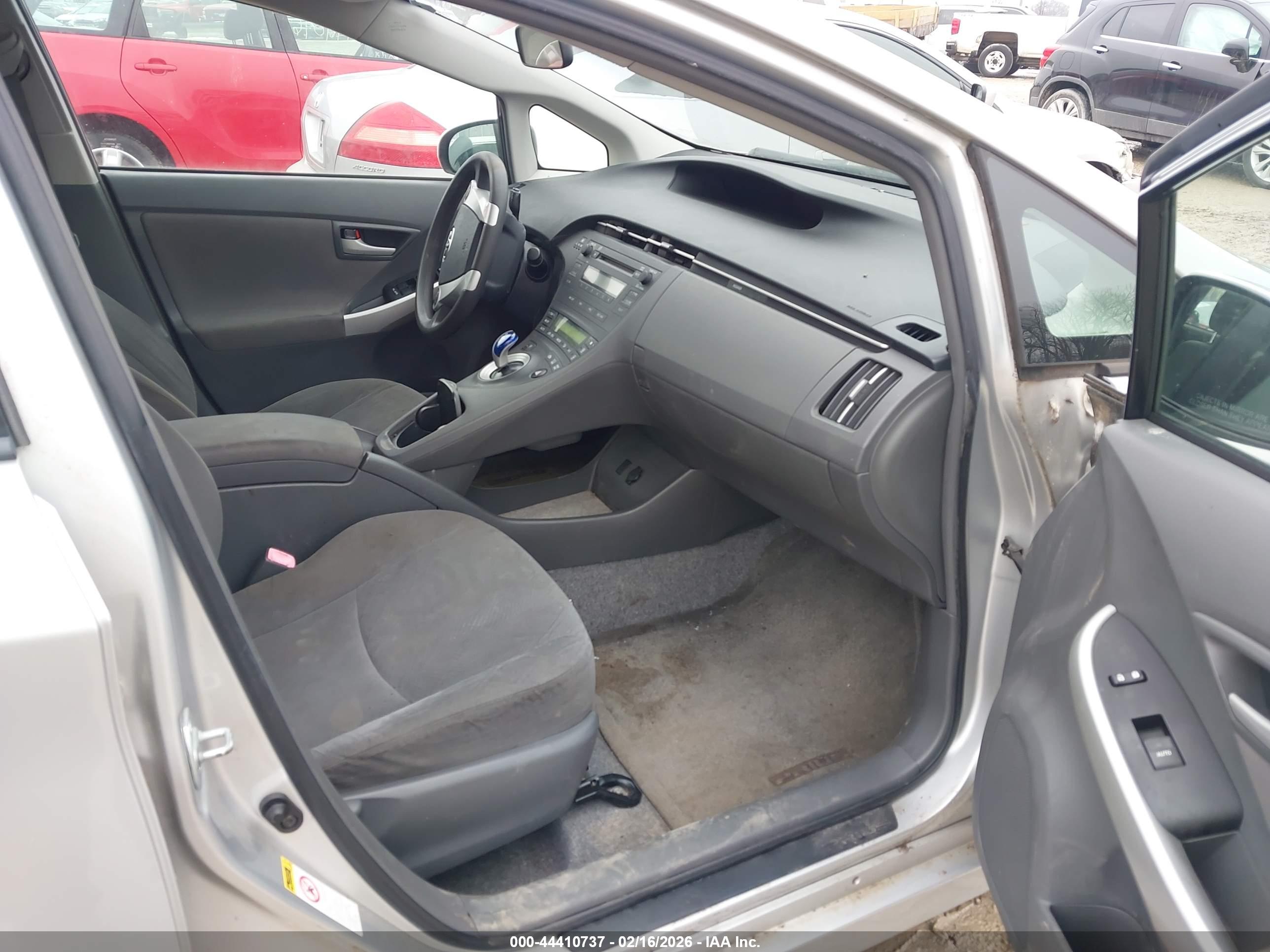 TOYOTA PRIUS image 5