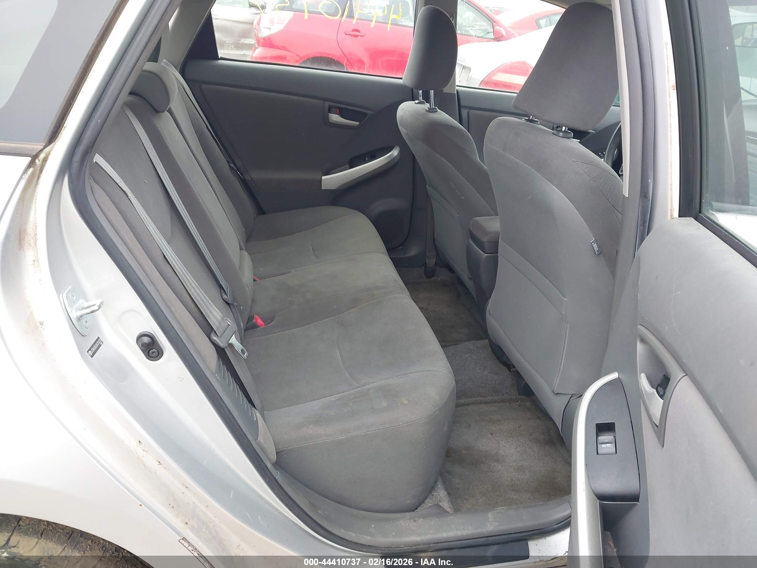 TOYOTA PRIUS image 8