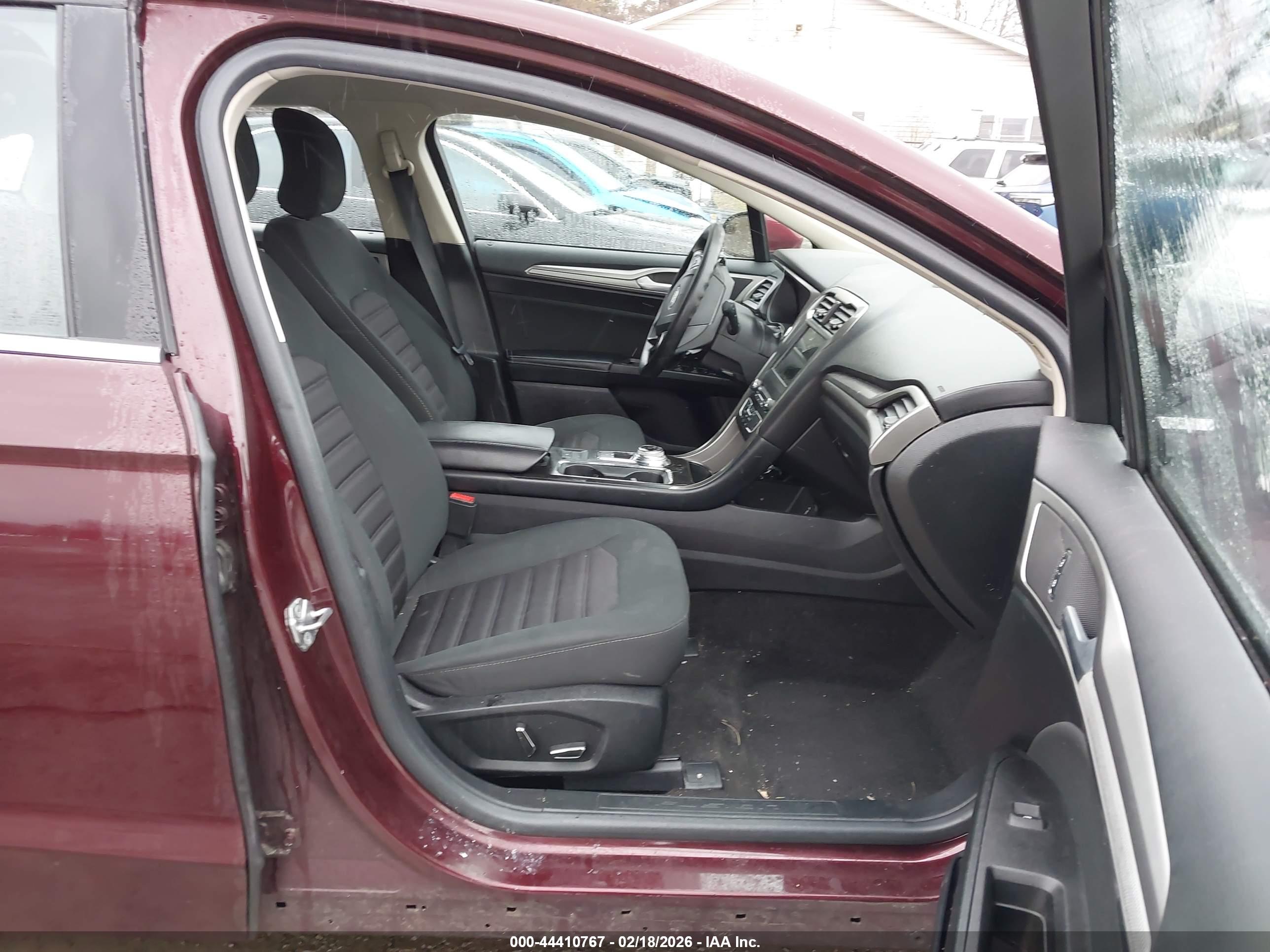 FORD FUSION image 5