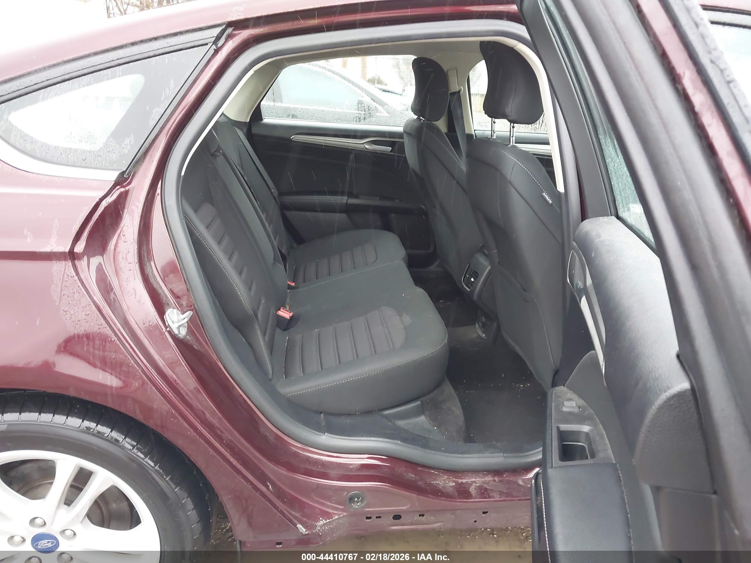 FORD FUSION image 8