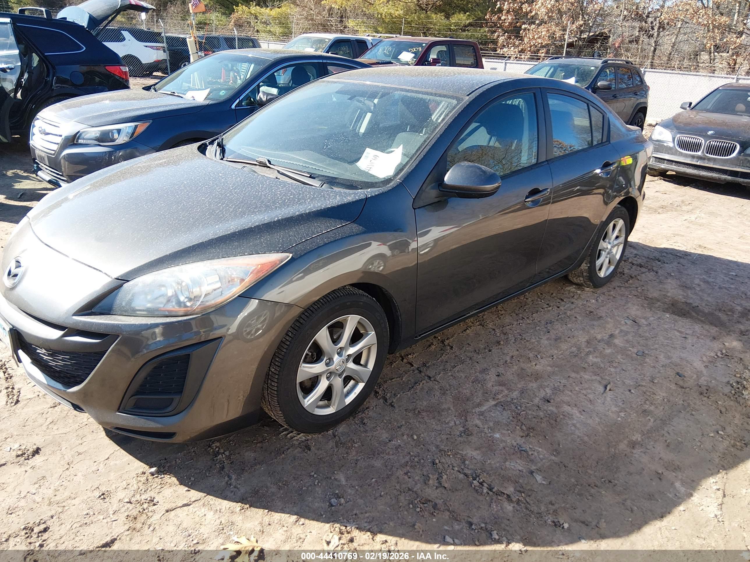 MAZDA MAZDA3 image 2