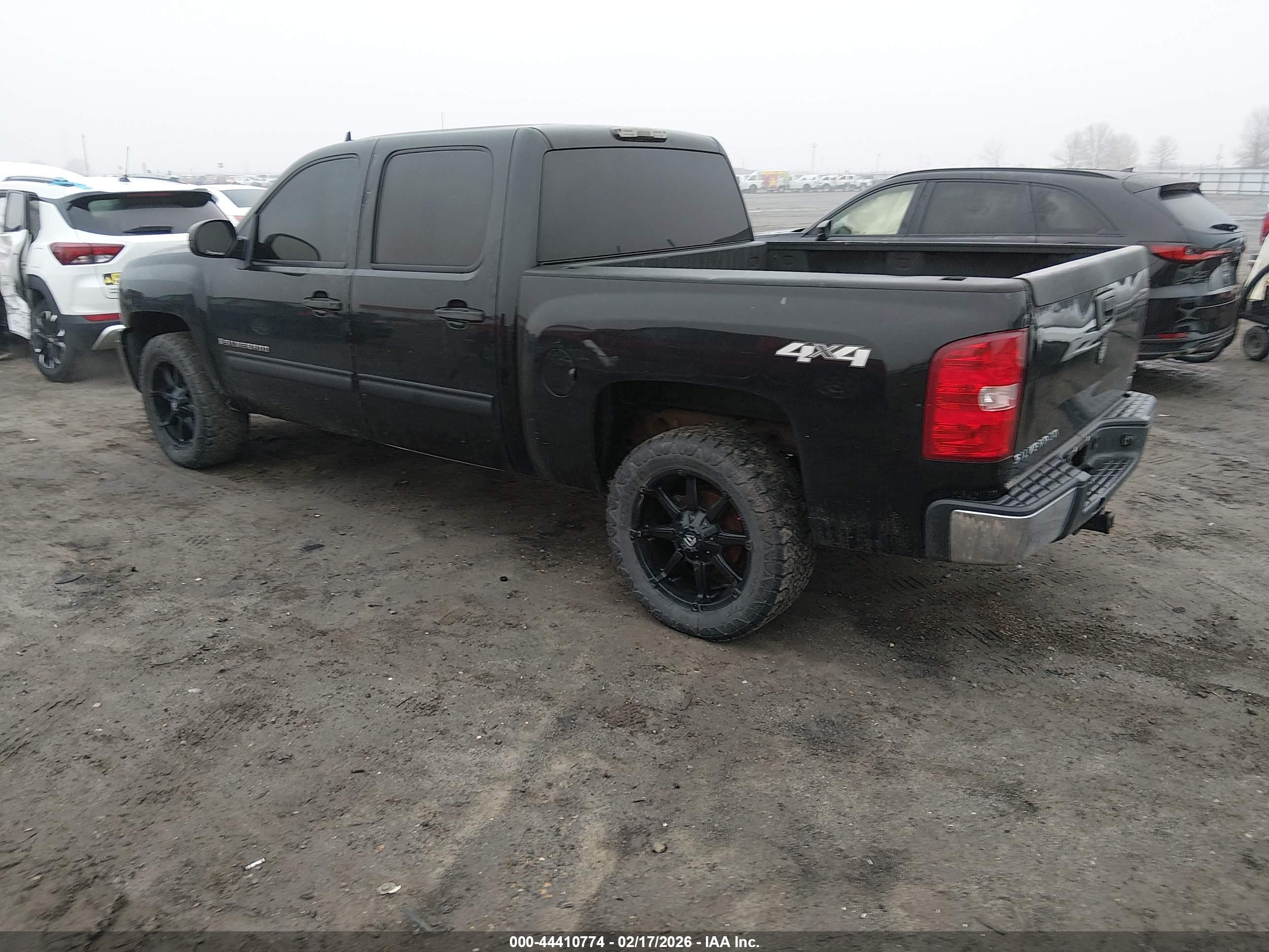 CHEVROLET SILVERADO image 3