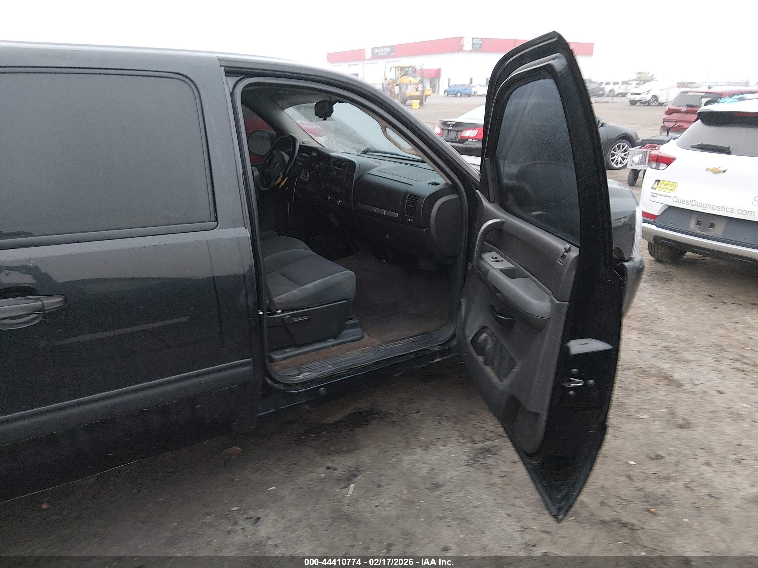 CHEVROLET SILVERADO image 5