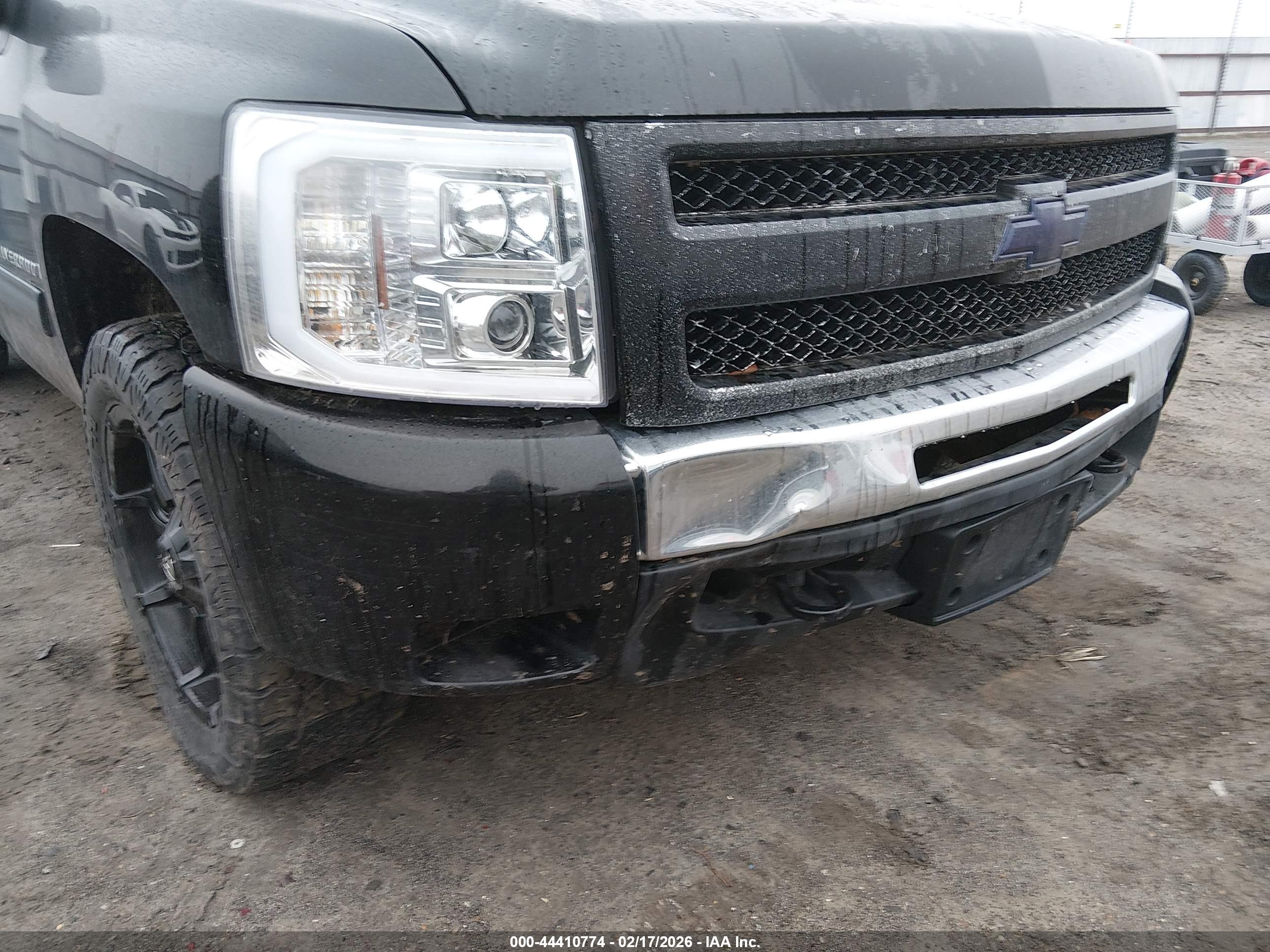 CHEVROLET SILVERADO image 6