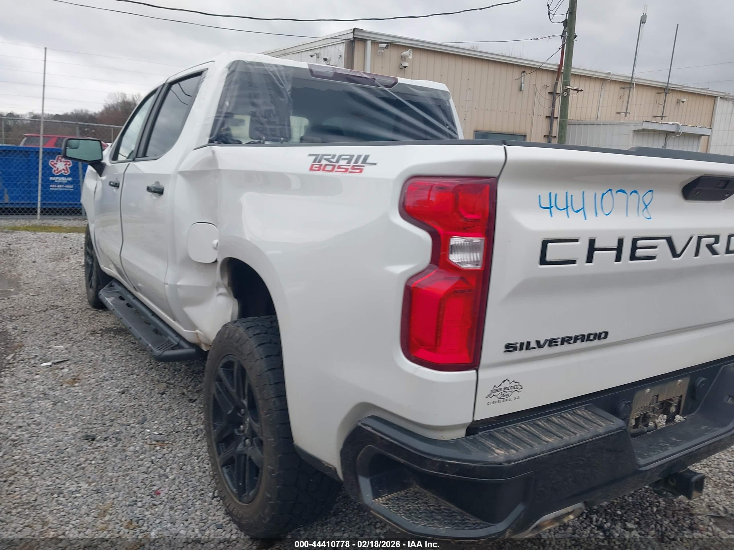 CHEVROLET SILVERADO image 3