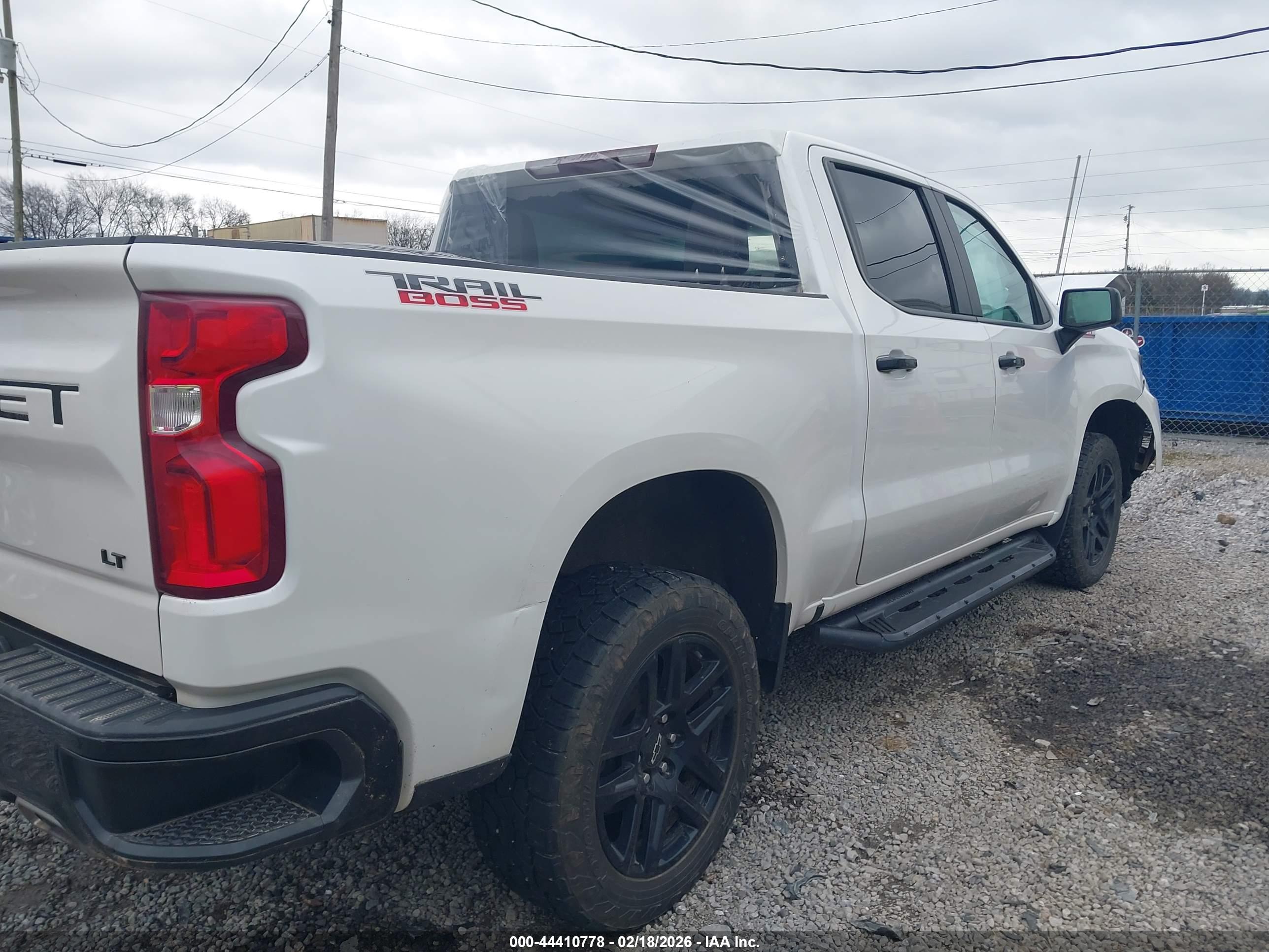 CHEVROLET SILVERADO image 4