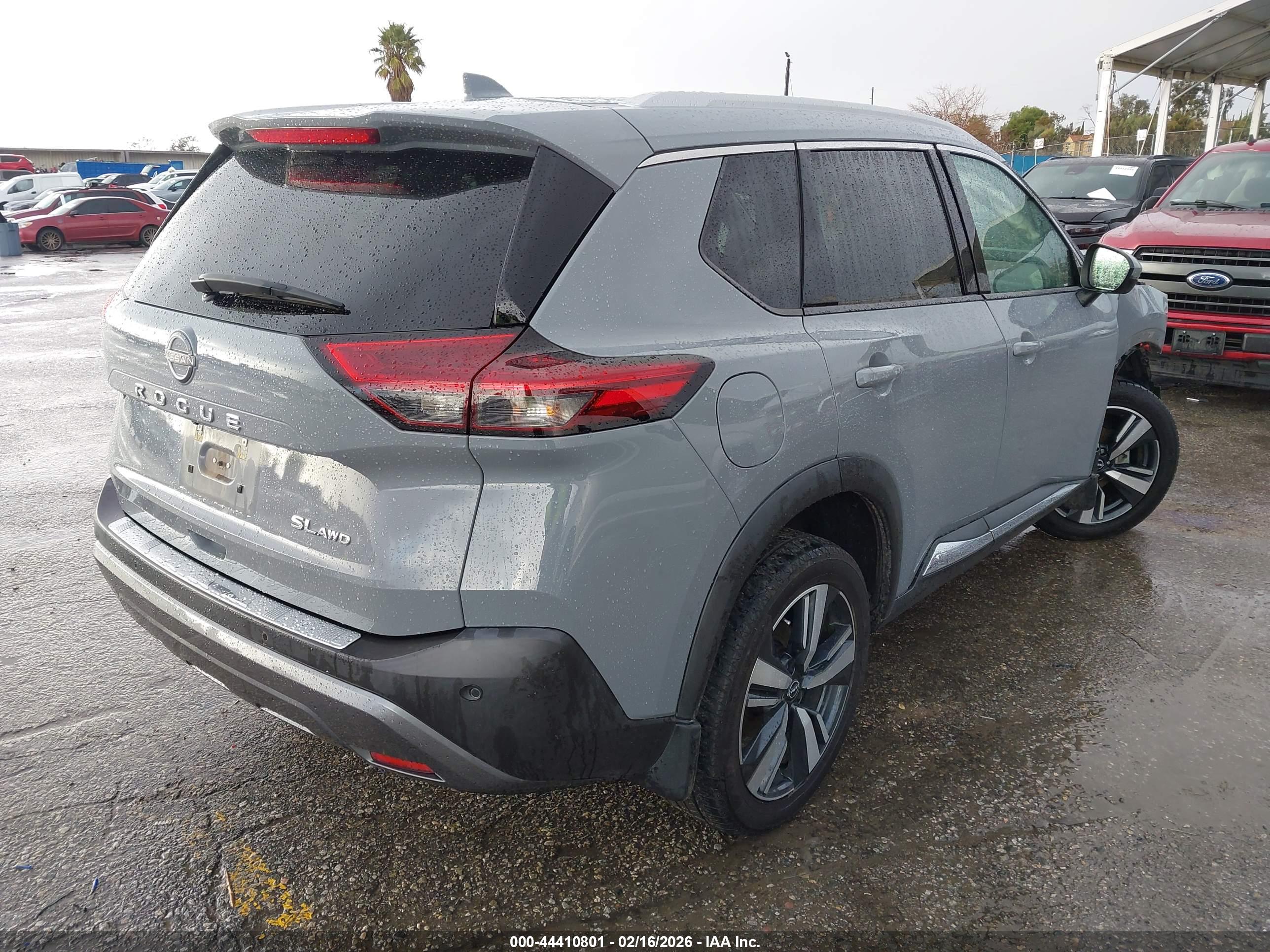 NISSAN ROGUE image 4