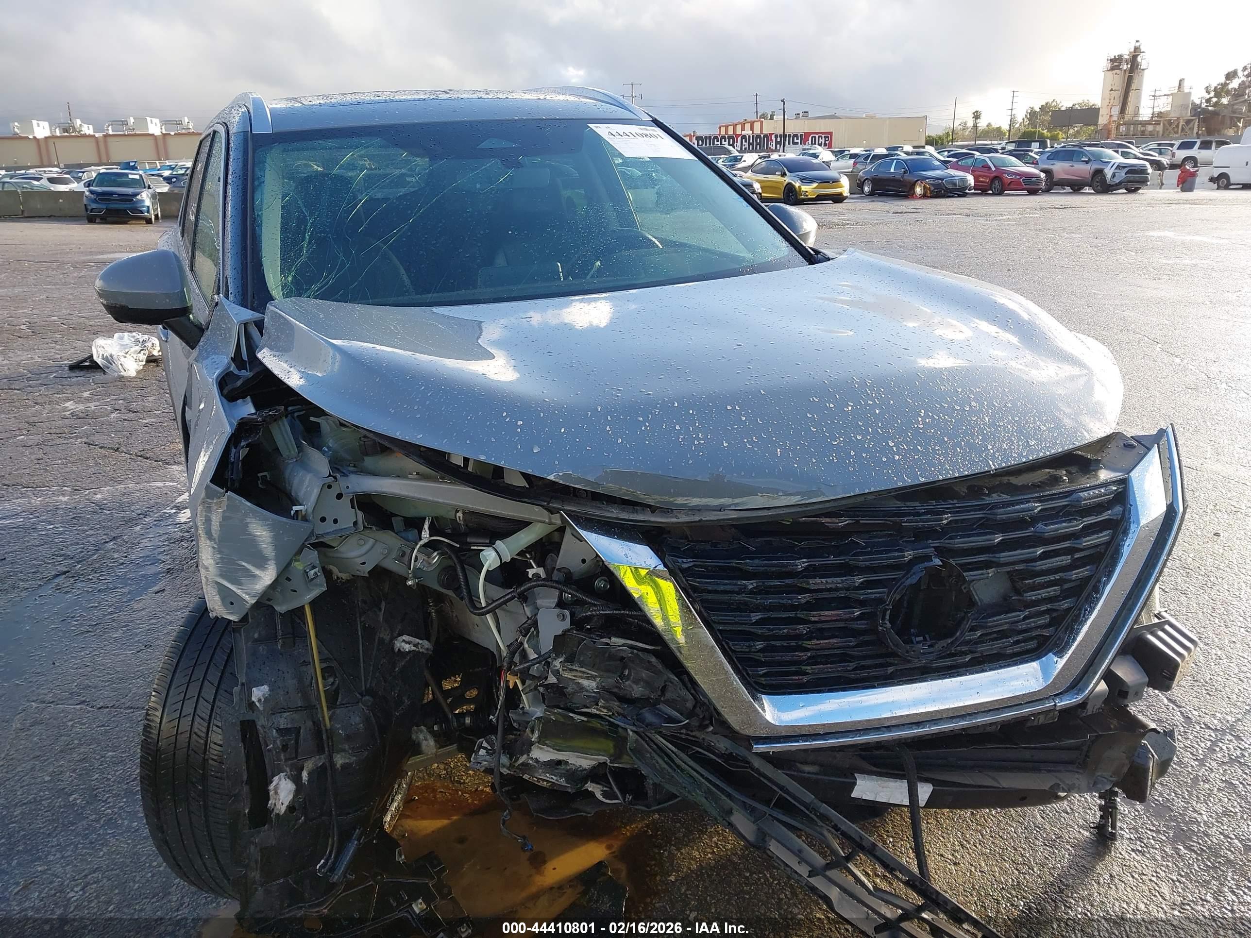 NISSAN ROGUE image 6