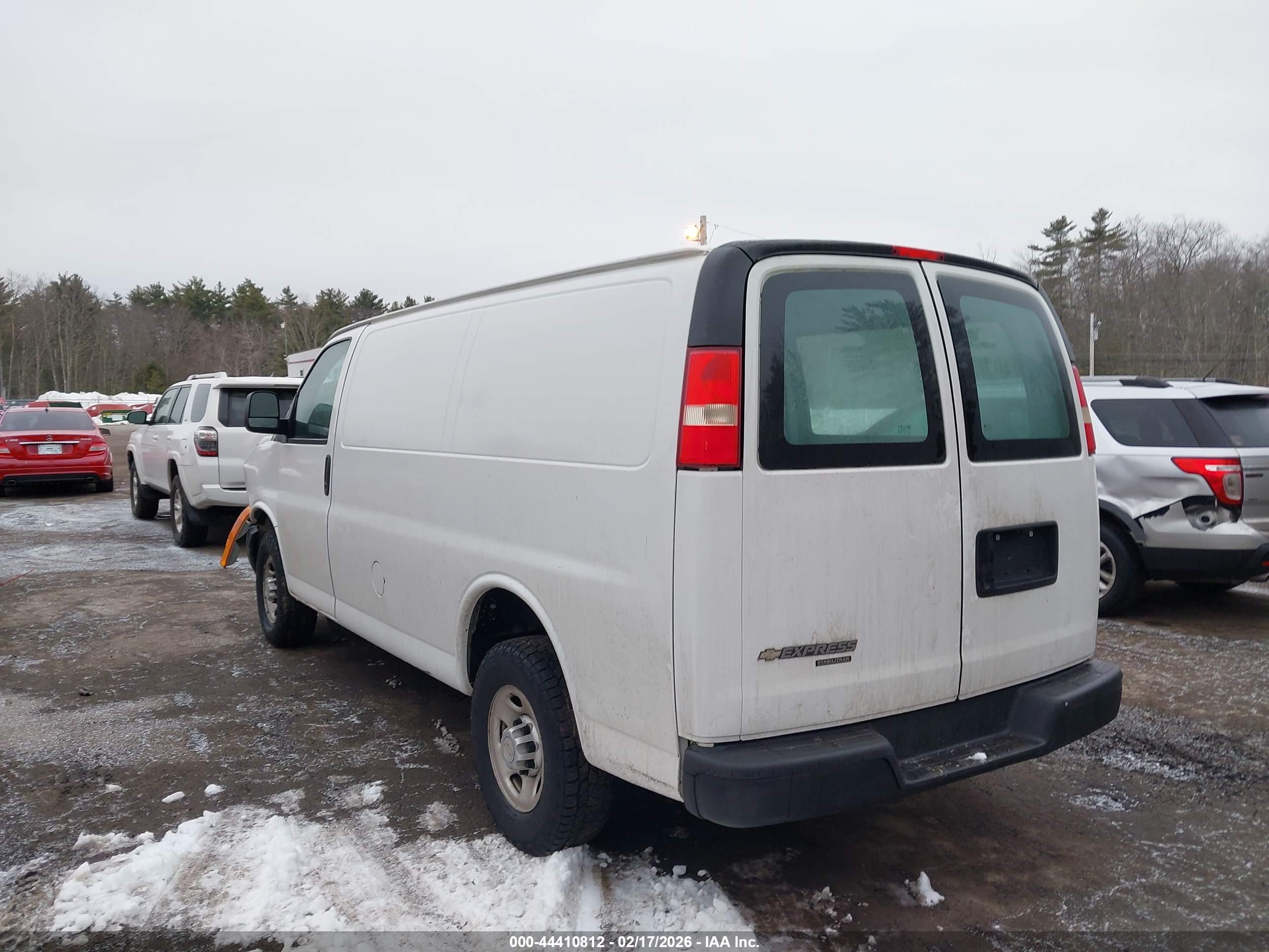 CHEVROLET EXPRESS image 3