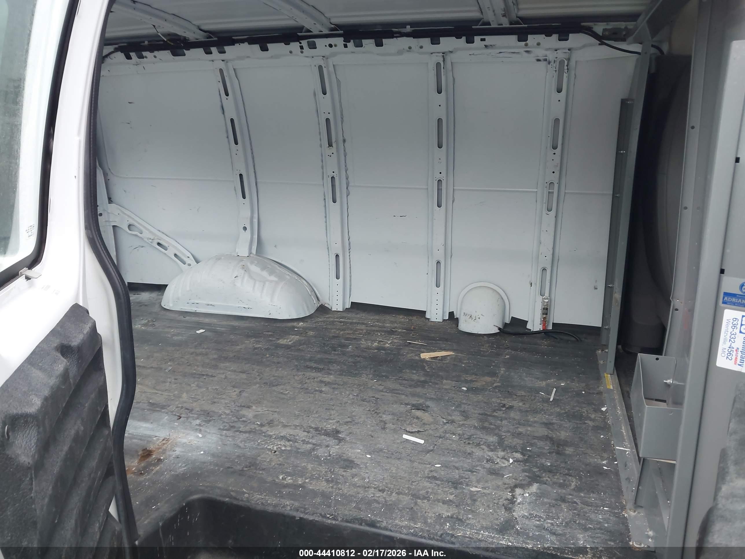 CHEVROLET EXPRESS image 8