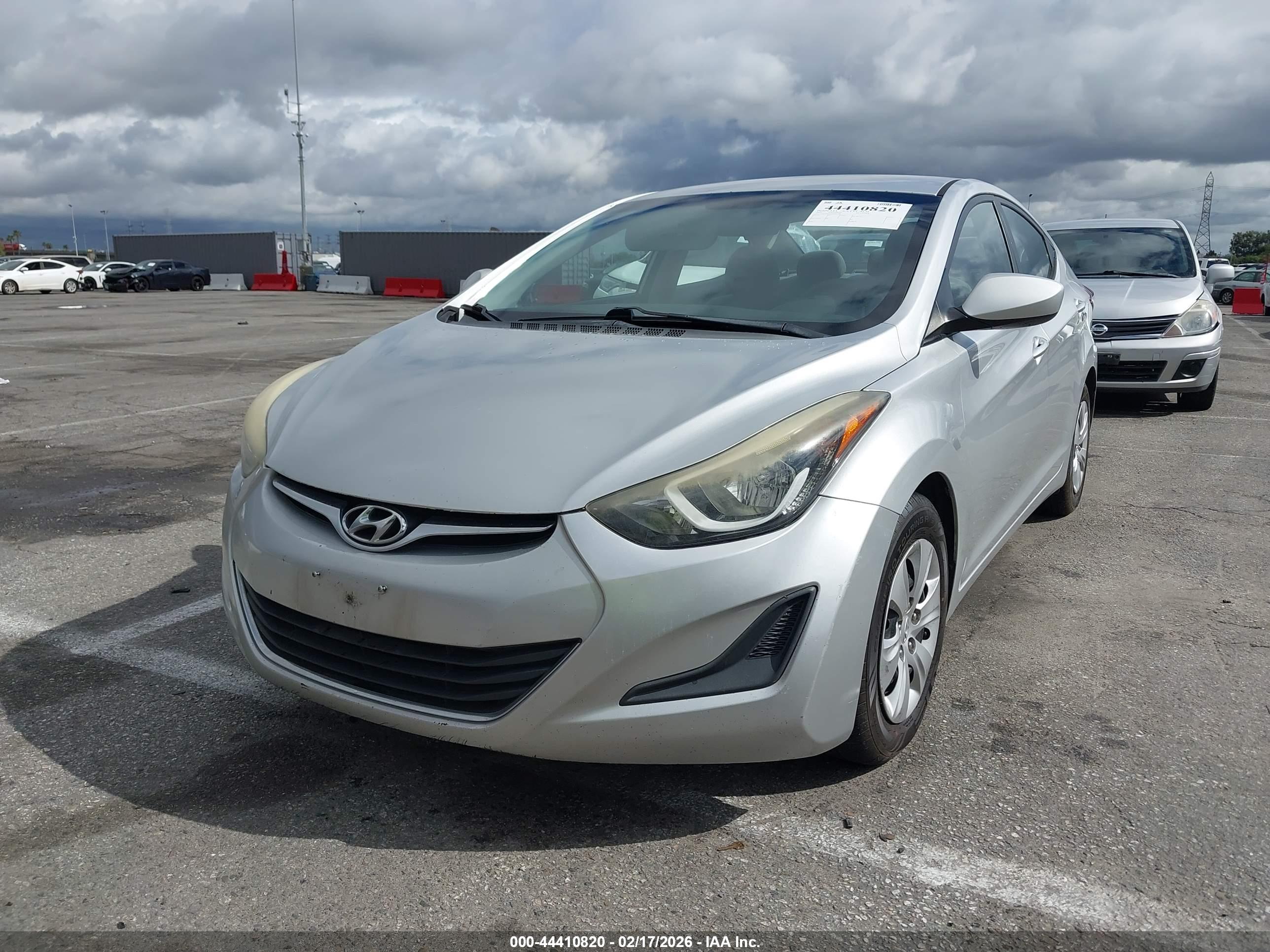 HYUNDAI ELANTRA image 2