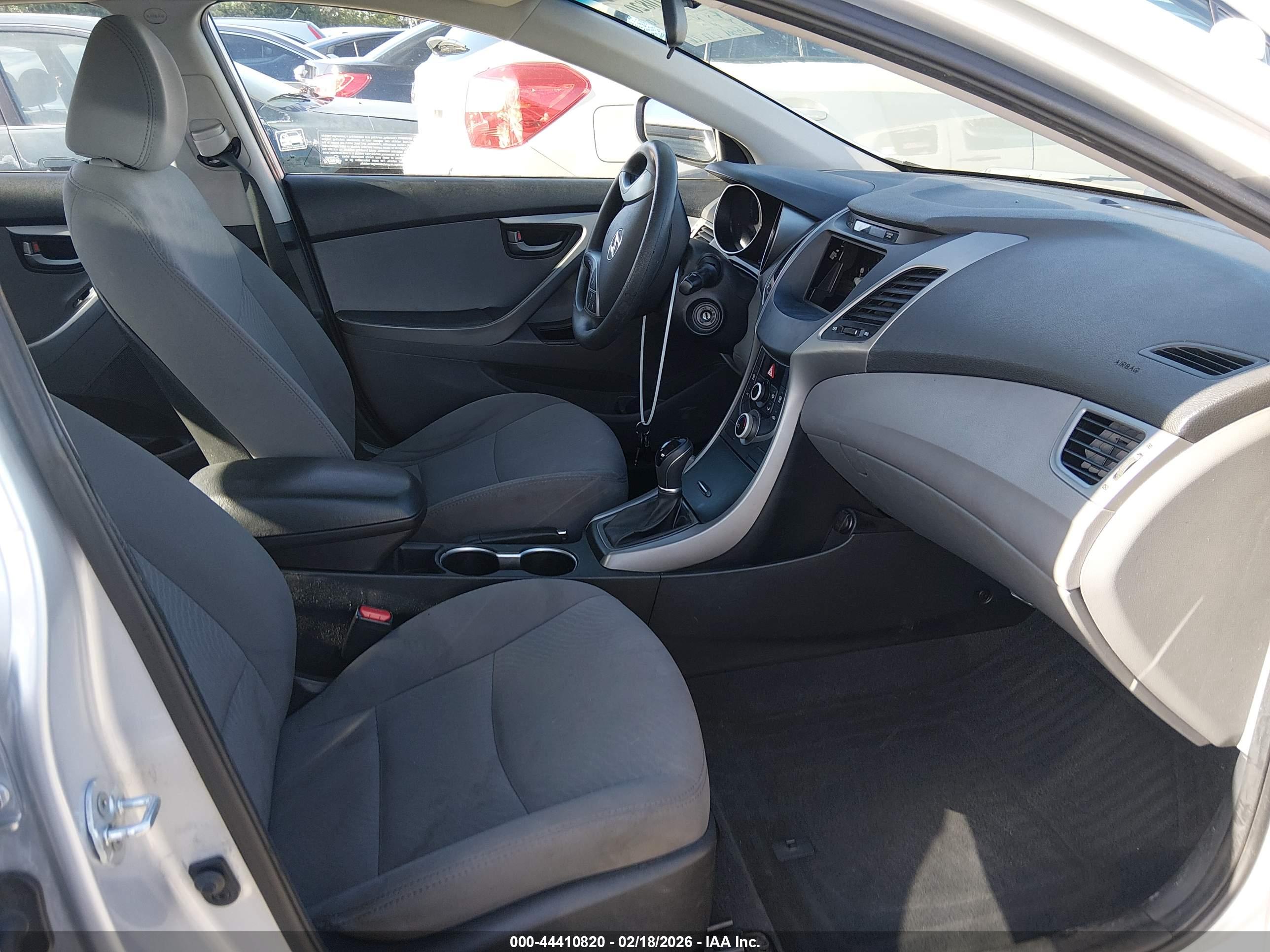 HYUNDAI ELANTRA image 5