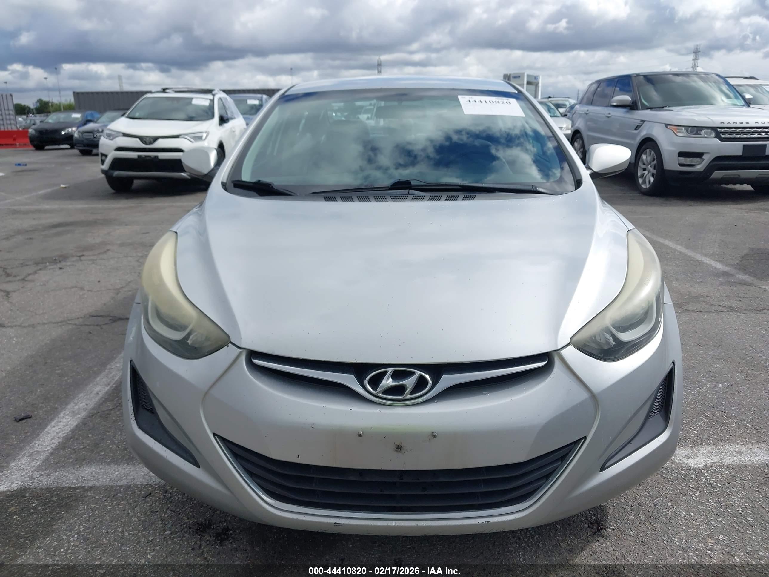 HYUNDAI ELANTRA image 6