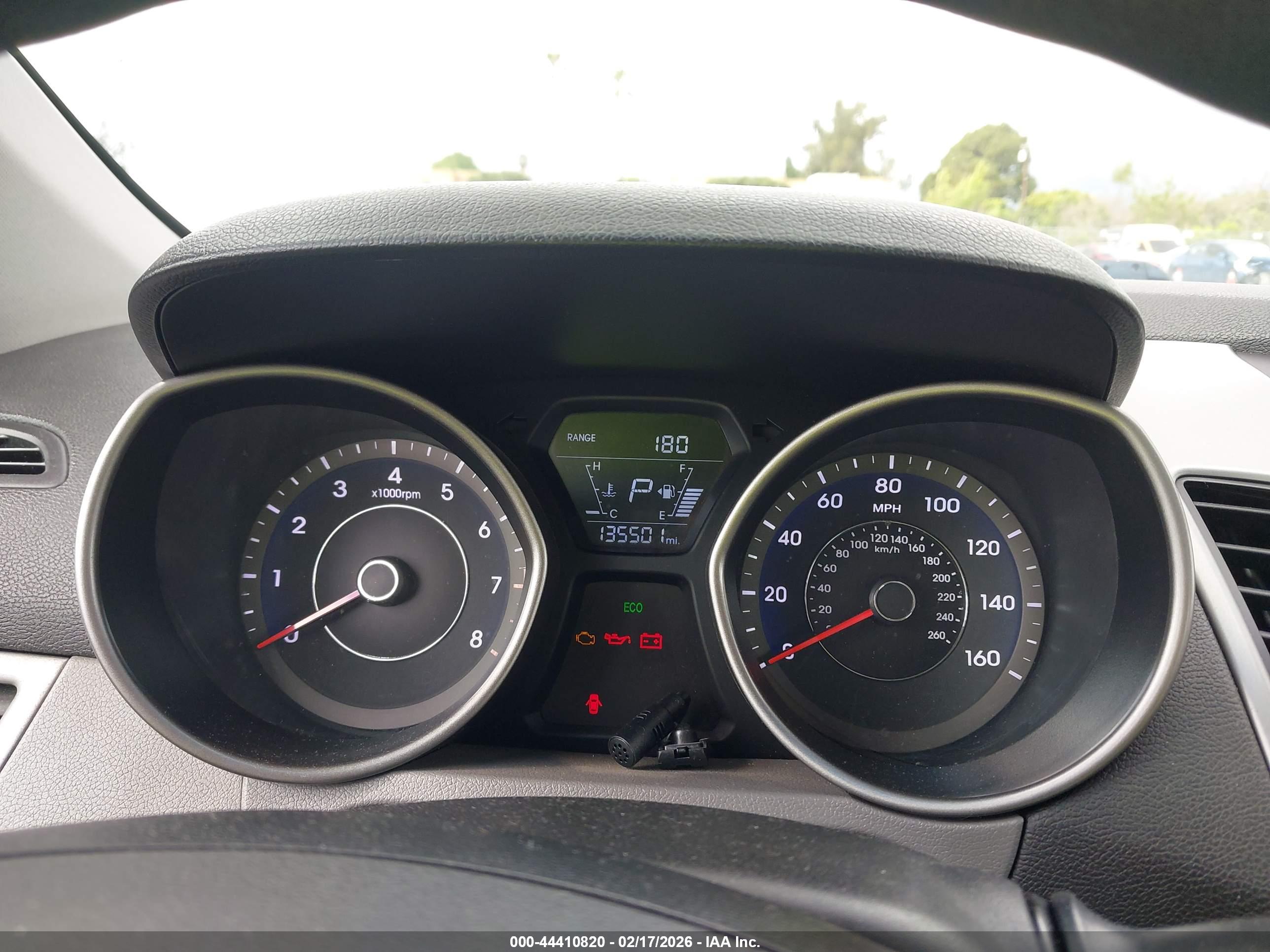 HYUNDAI ELANTRA image 7