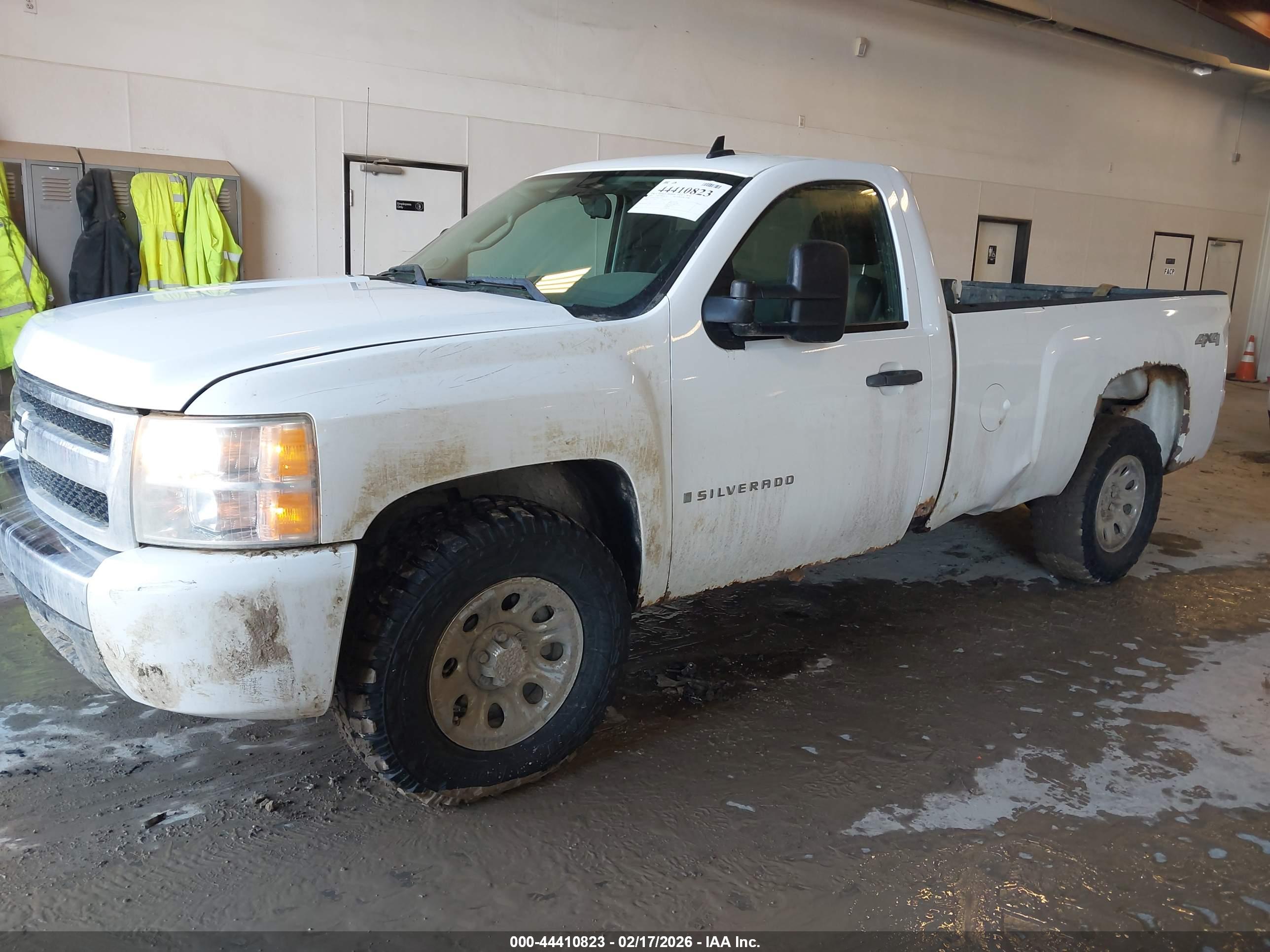 CHEVROLET SILVERADO image 2